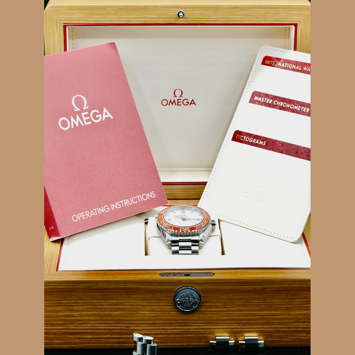 Omega 215.30.44.21.04.001 Seamaster Planet Ocean 600M Master Chronometer Orange