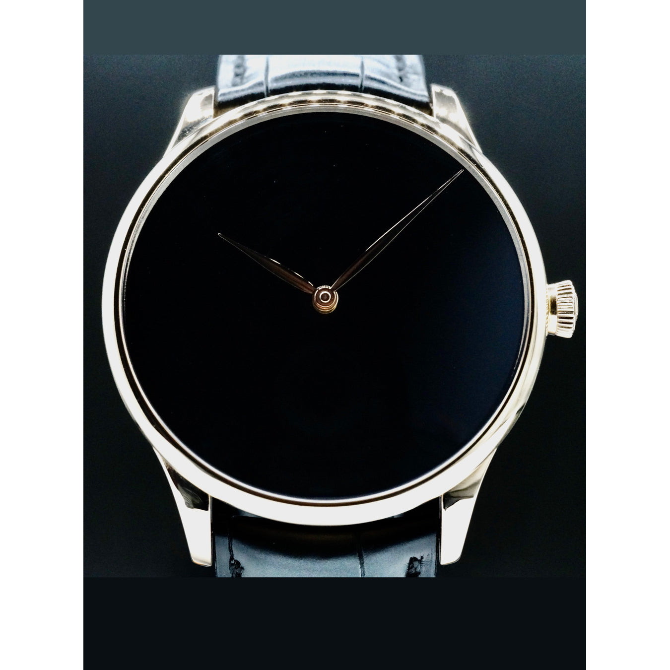 H. Moser & Cie. 2327-0410 Venturer Vantablack