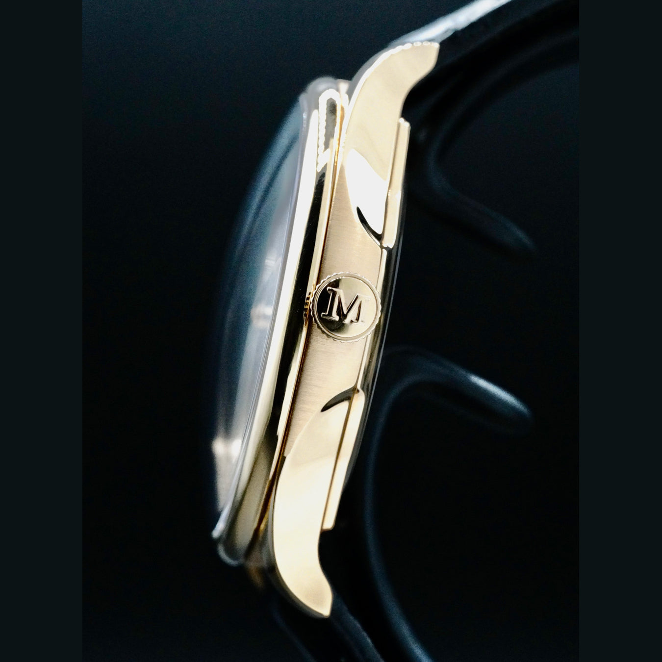 H. Moser & Cie. 2327-0410 Venturer Vantablack