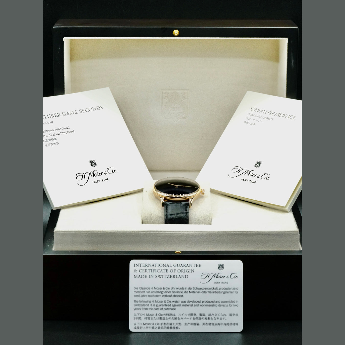 H. Moser & Cie. 2327-0410 Venturer Vantablack