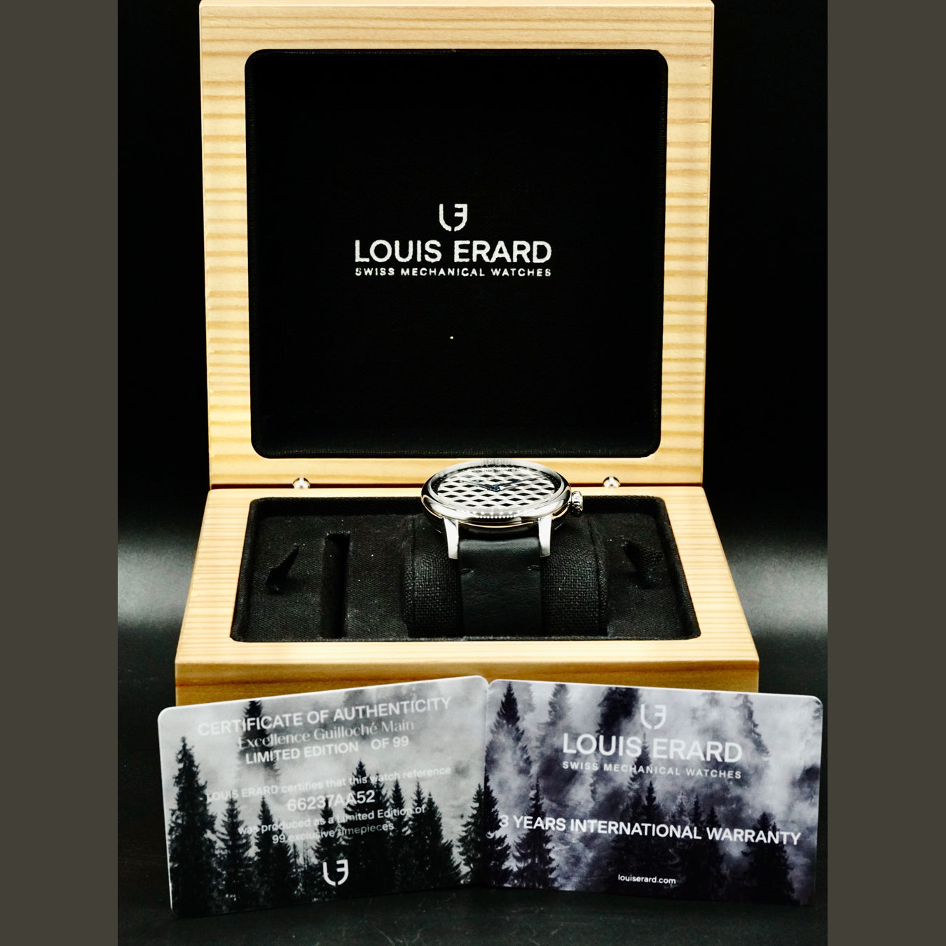 Louis Erard 66237AA52.BVA34 Excellence Guilloché Main