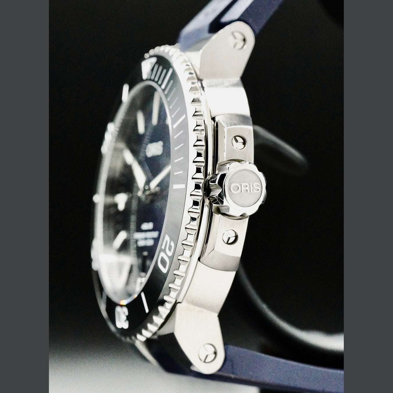 Oris 01 733 7730 4135-07 4 24 65EB Aquis Date Blue Dial on Blue Rubber Strap