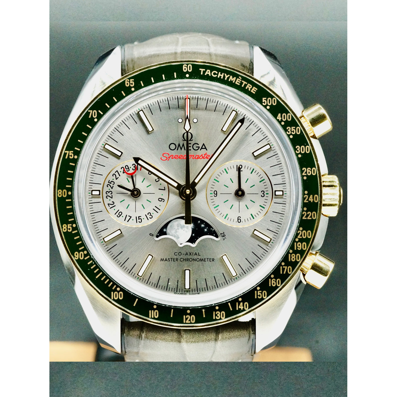 Omega 304.23.44.52.06.001 Speedmaster Moonwatch Master Chronometer Moonphase
