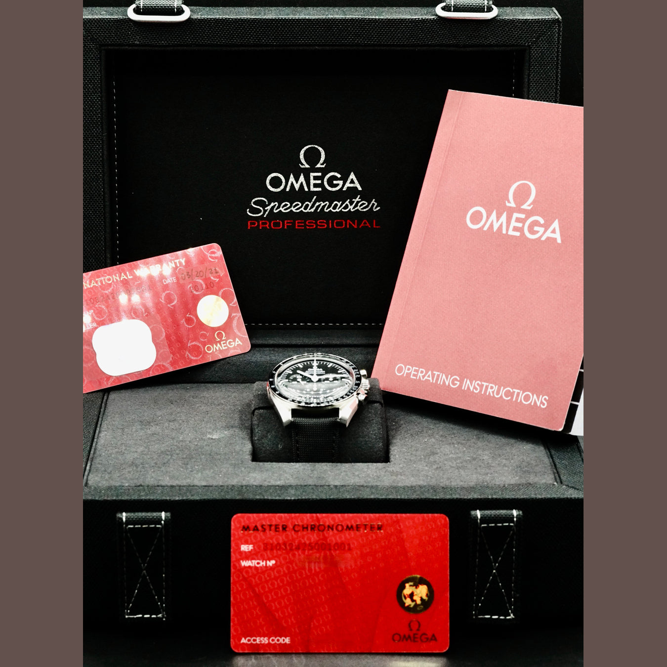 Omega 310.32.42.50.01.001 Speedmaster Moonwatch Professional Master Chronograph