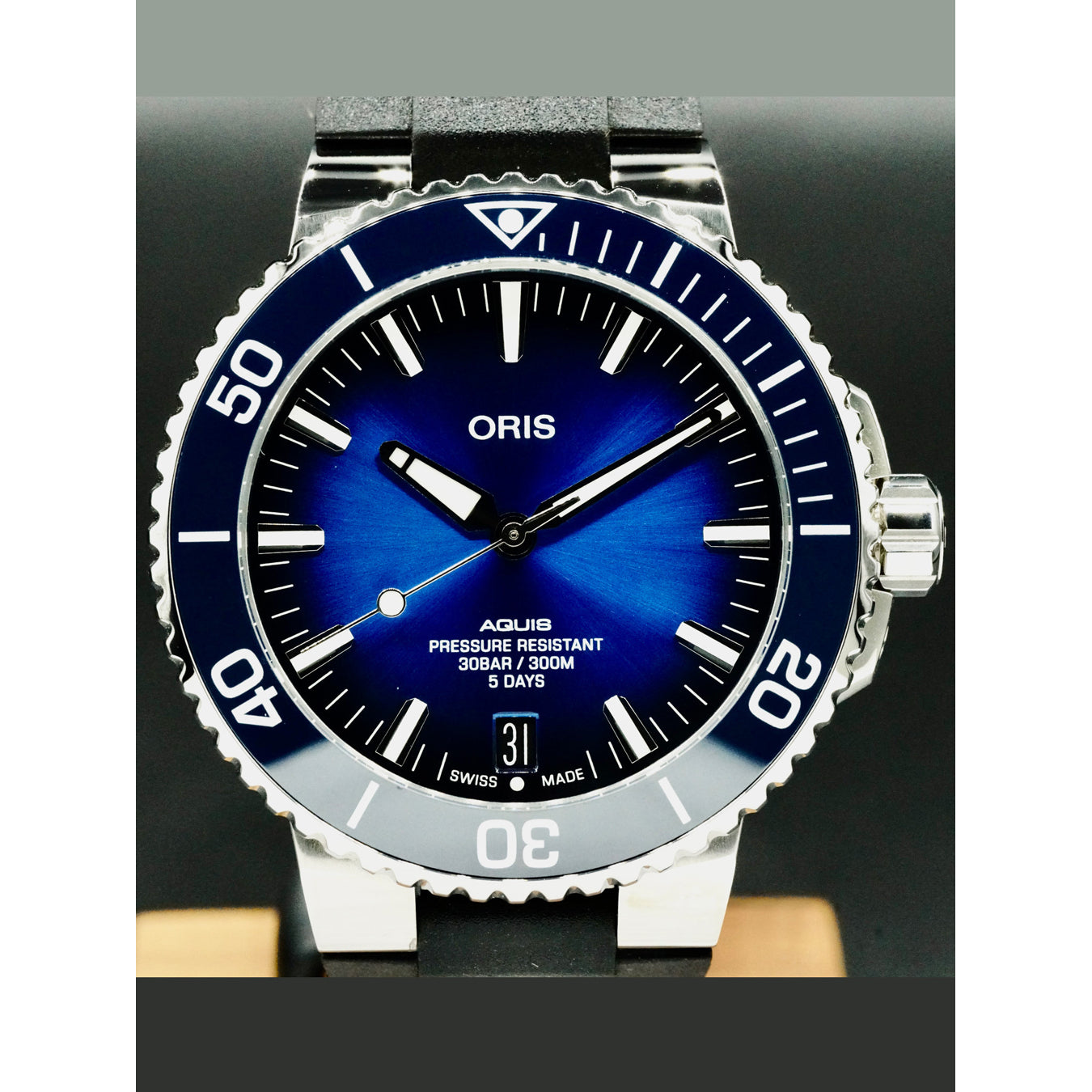 Oris 01 400 7763 4135-07 4 24 74EB Aquis Date Calibre 400 on Rubber Strap