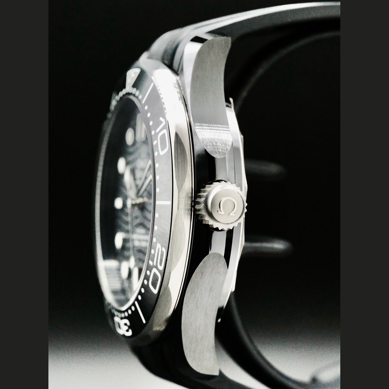 Omega 210.92.44.20.01.001 Seamaster Diver 300m Co-Axial Master Chronometer Ceramic