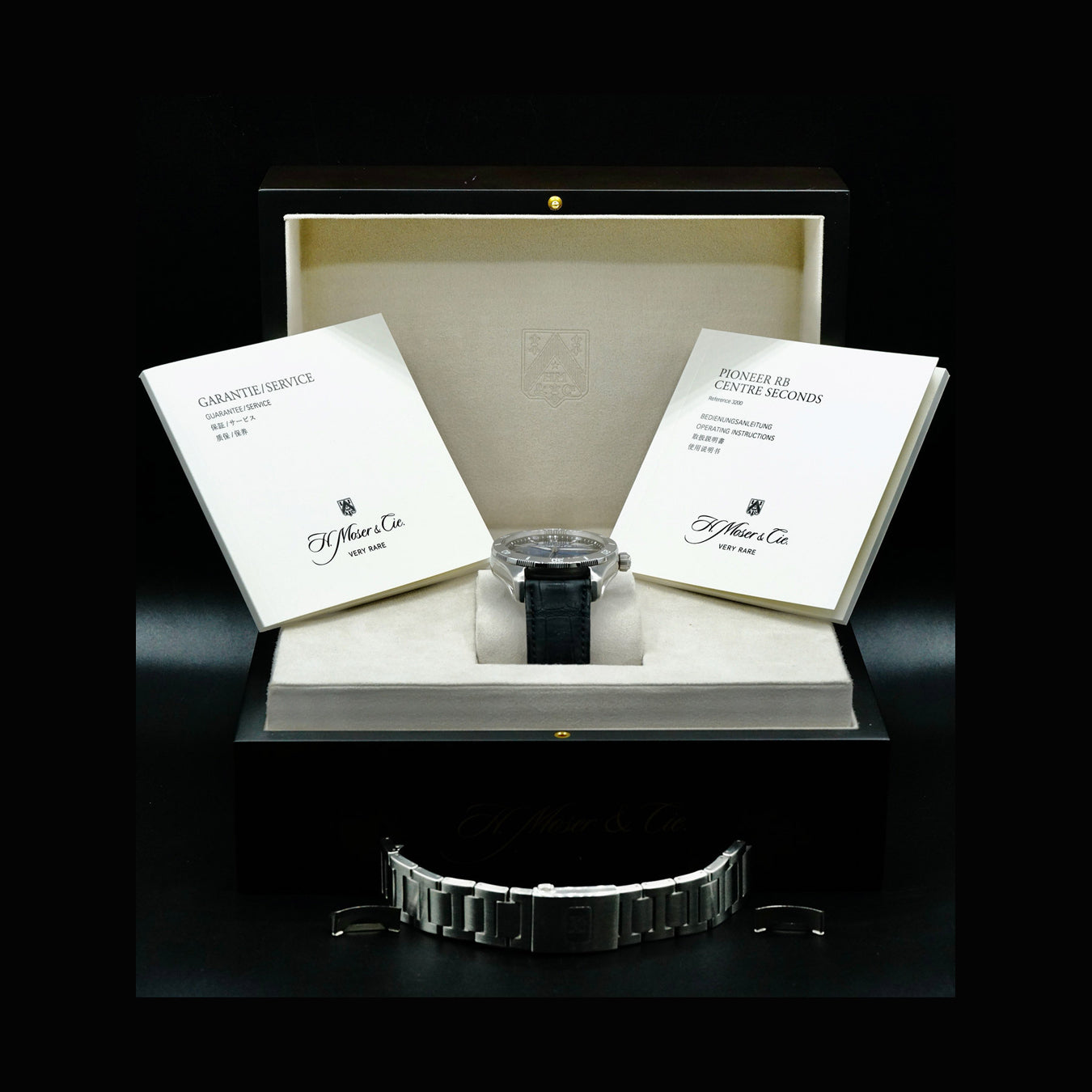 H. Moser & Cie. 3200-1204 Pioneer Funky Blue Rotating Bezel