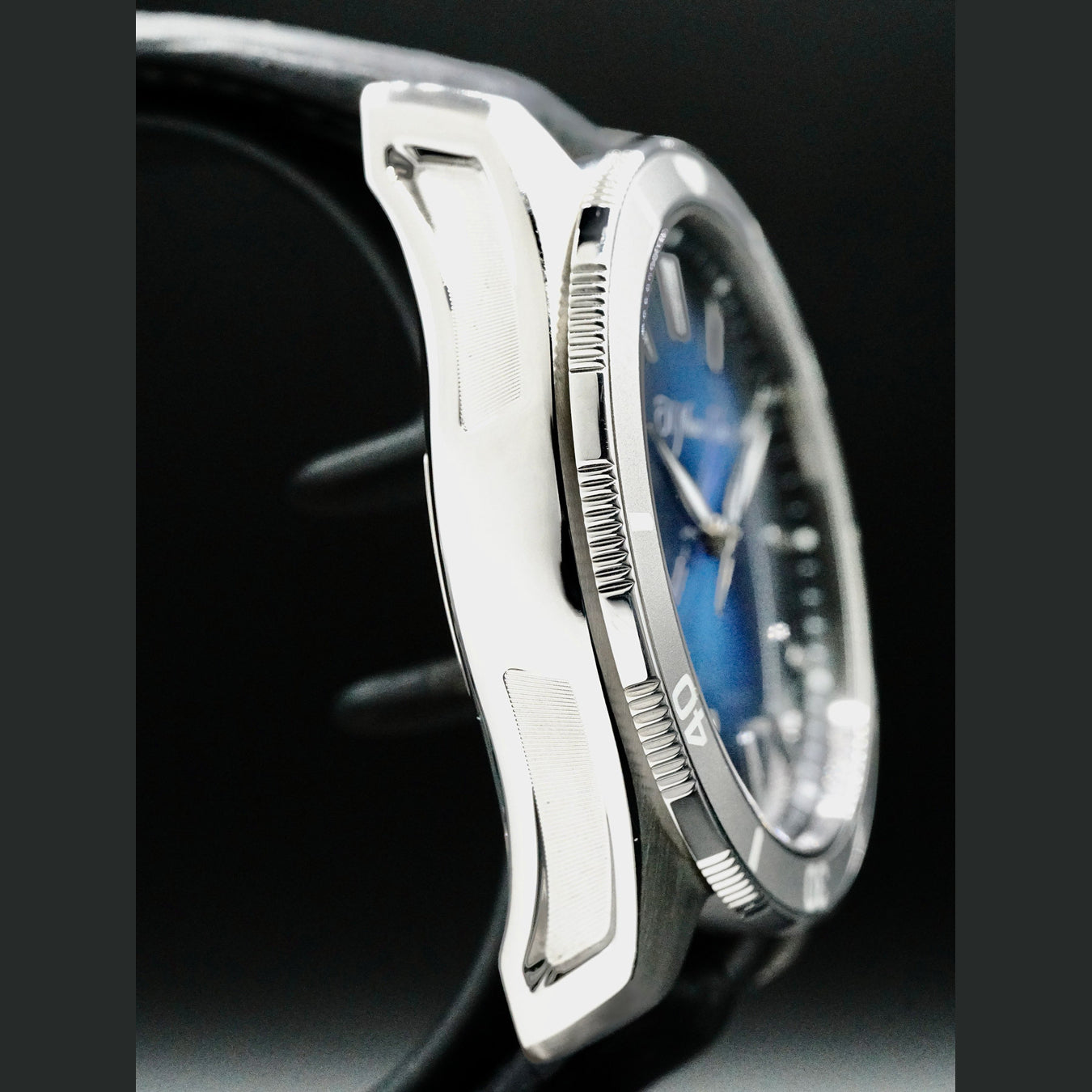 H. Moser & Cie. 3200-1204 Pioneer Funky Blue Rotating Bezel
