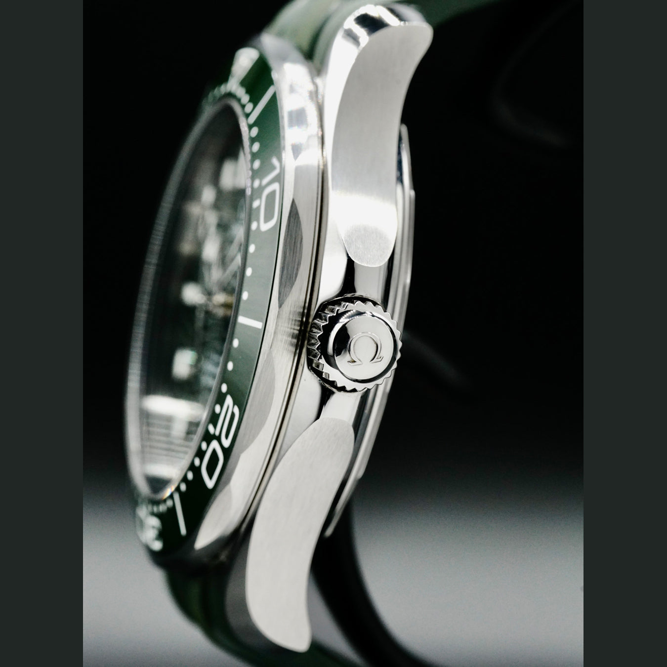 Omega 210.30.42.20.10.001 Seamaster Diver 300M Green Dial on Bracelet