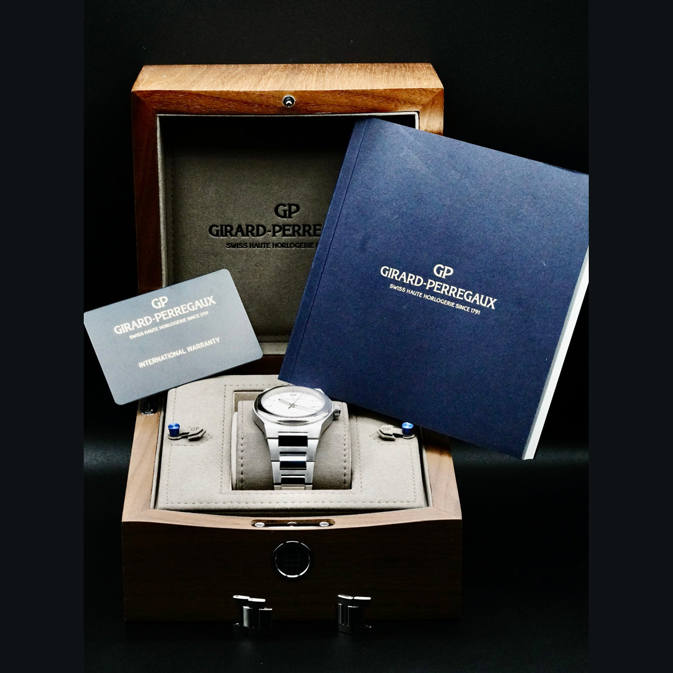 Girard Perregaux 81000-11-131-11A Laureato Limited Edition