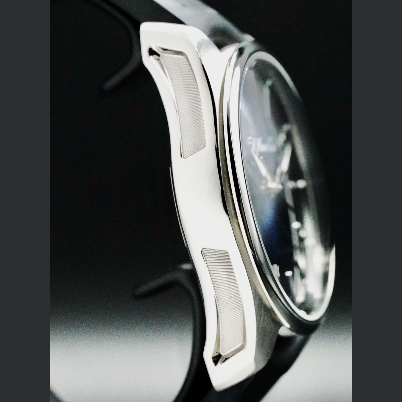 H. Moser & Cie. 3200-1200 Pioneer Centre Seconds Midnight Blue