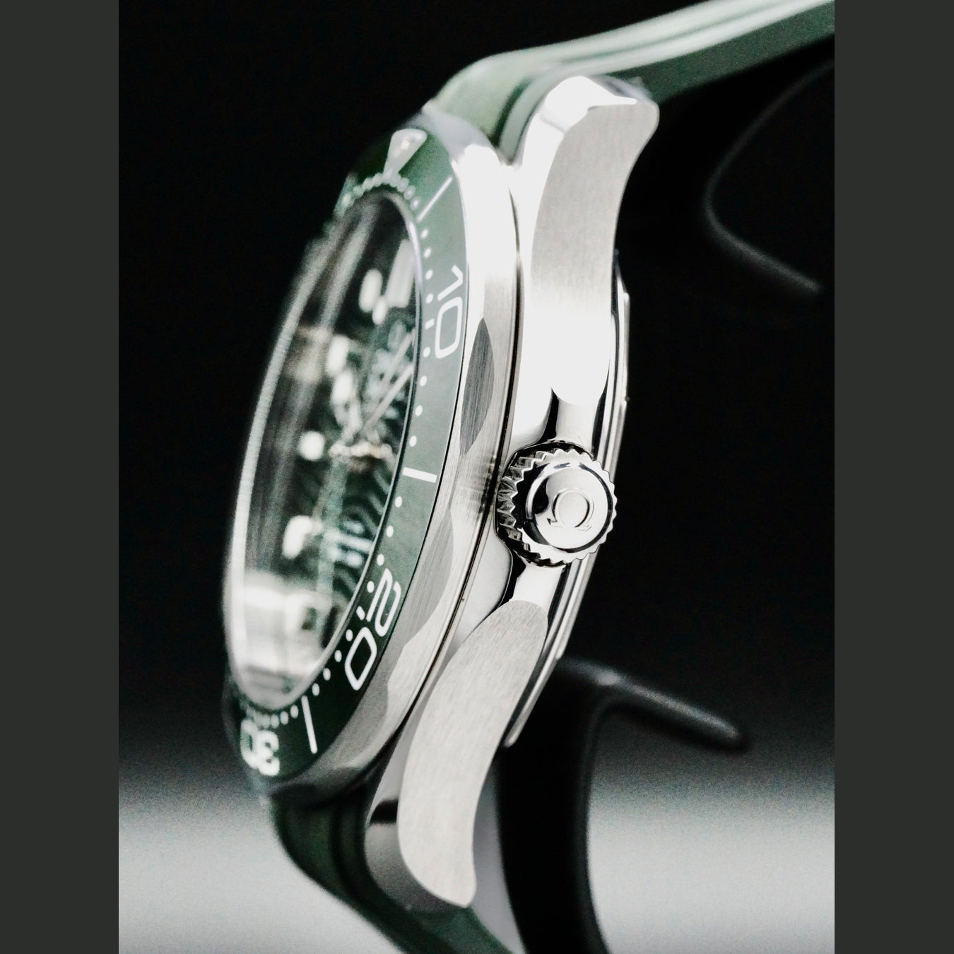 Omega 210.32.42.20.10.001 Seamaster Diver 300M Green Dial on Strap