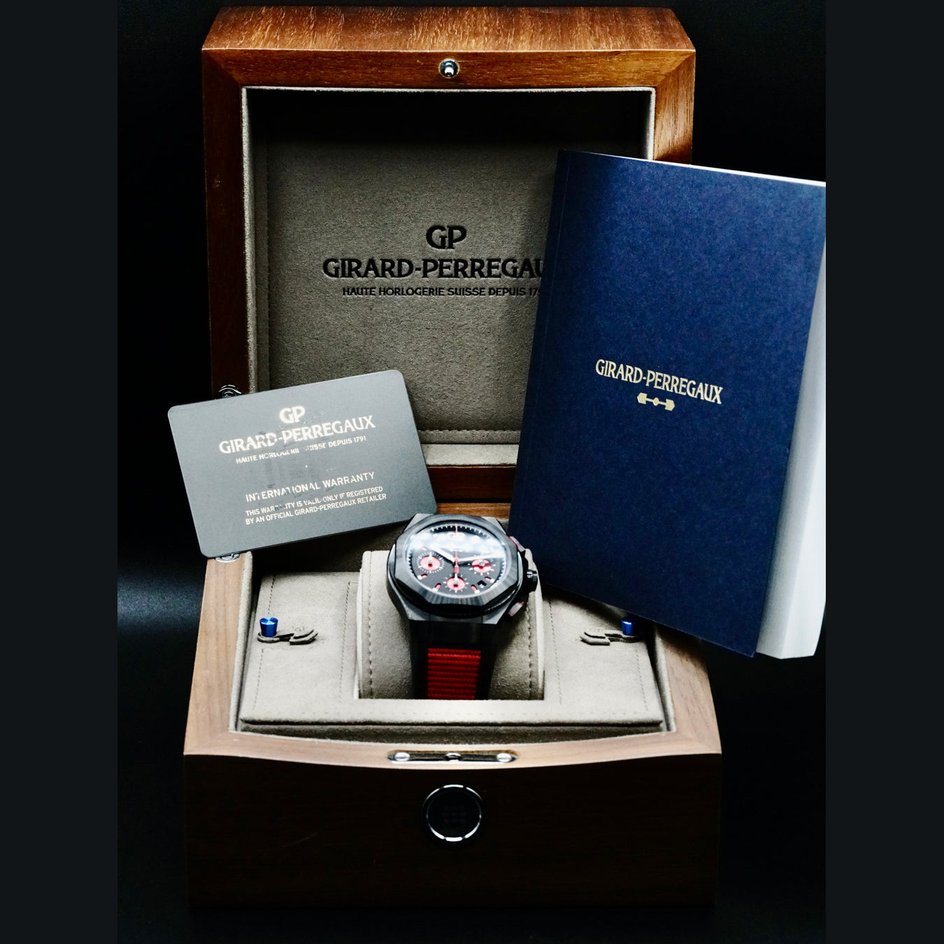Girard Perregaux 81060-21-692-FH6A Laureato Absolute Passion