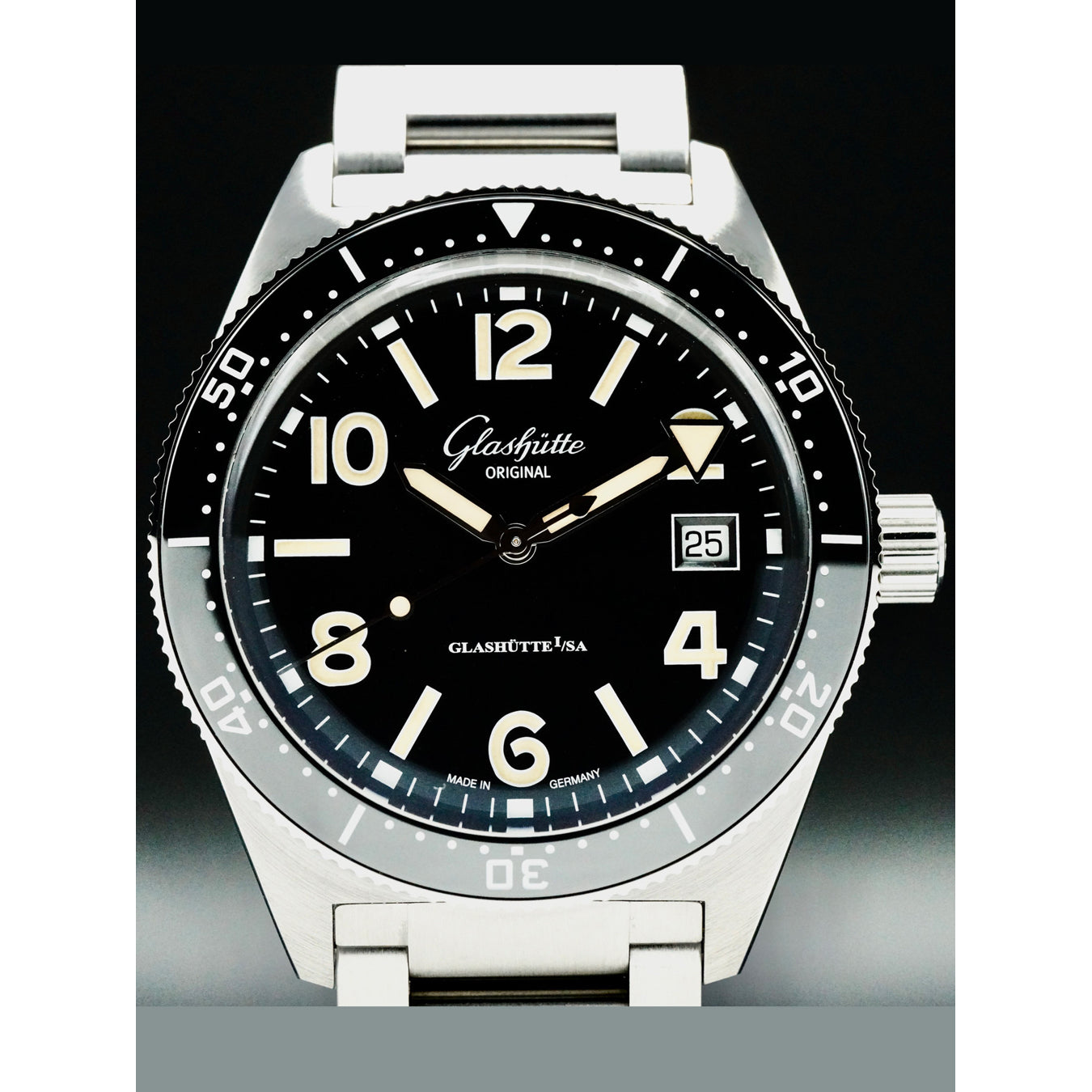 Glashütte Original 1-39-11-06-80-70 SeaQ Panodate SS Black Dial on Bracelet