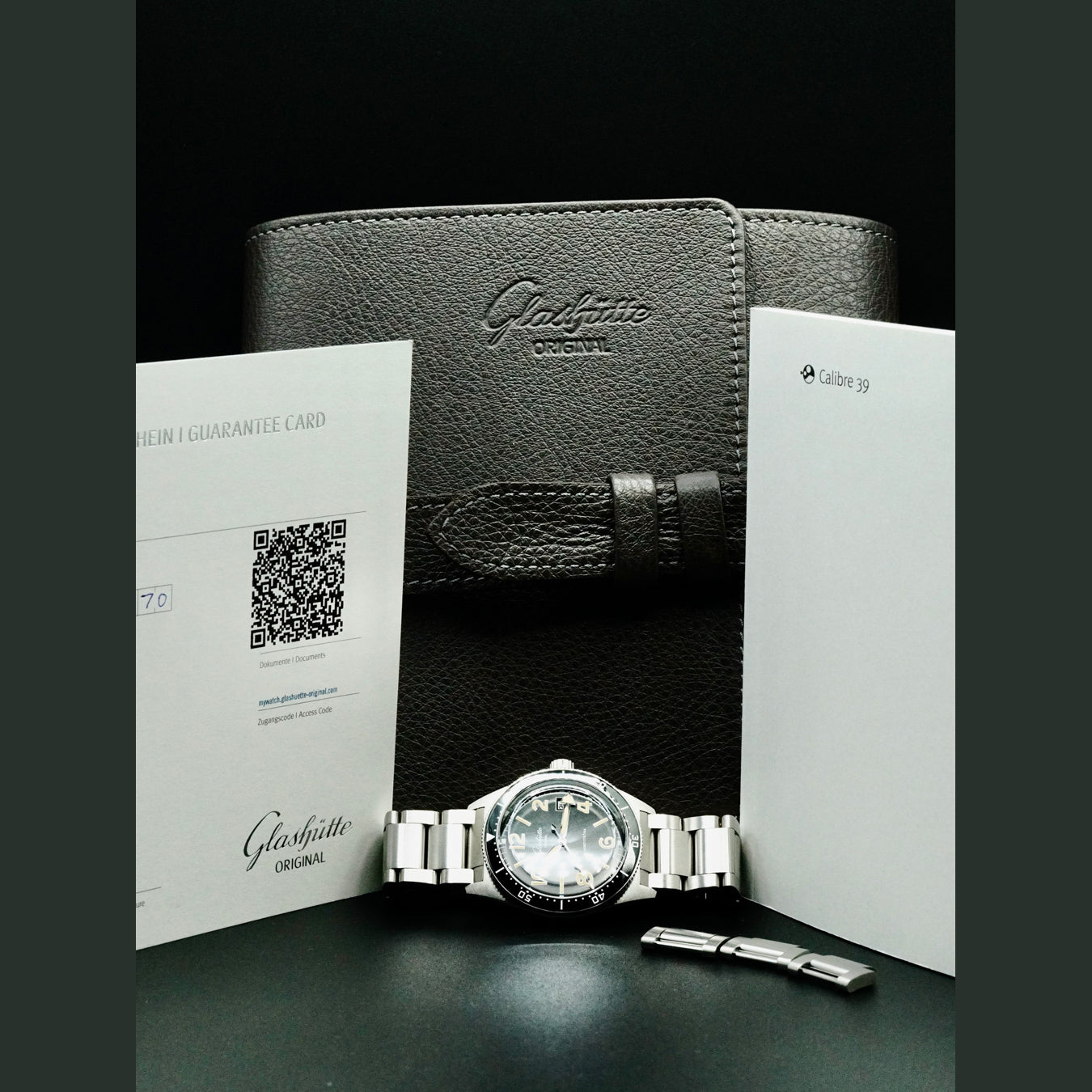 Glashütte Original 1-39-11-06-80-70 SeaQ Panodate SS Black Dial on Bracelet