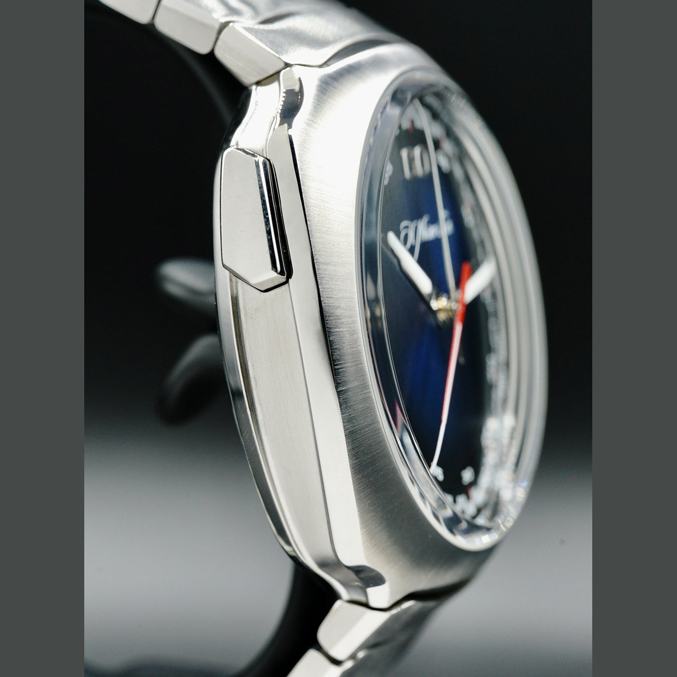H. Moser & Cie. 6902-1201 Streamliner Flyback Chronograph Blue Dial