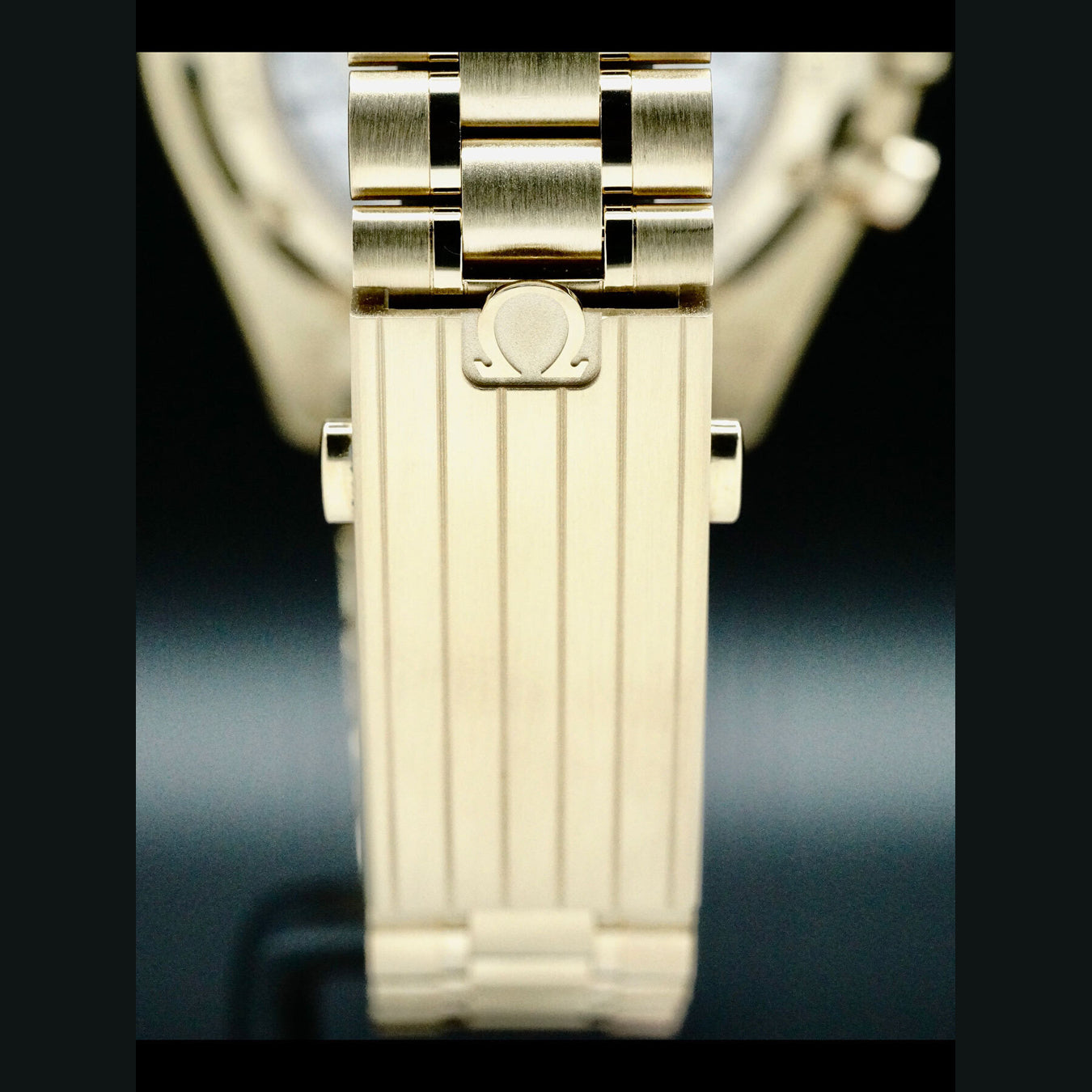Omega 310.60.42.50.10.001 Moonwatch Professional Master Chronometer Moonshine Gold Green Dial on Bracelet