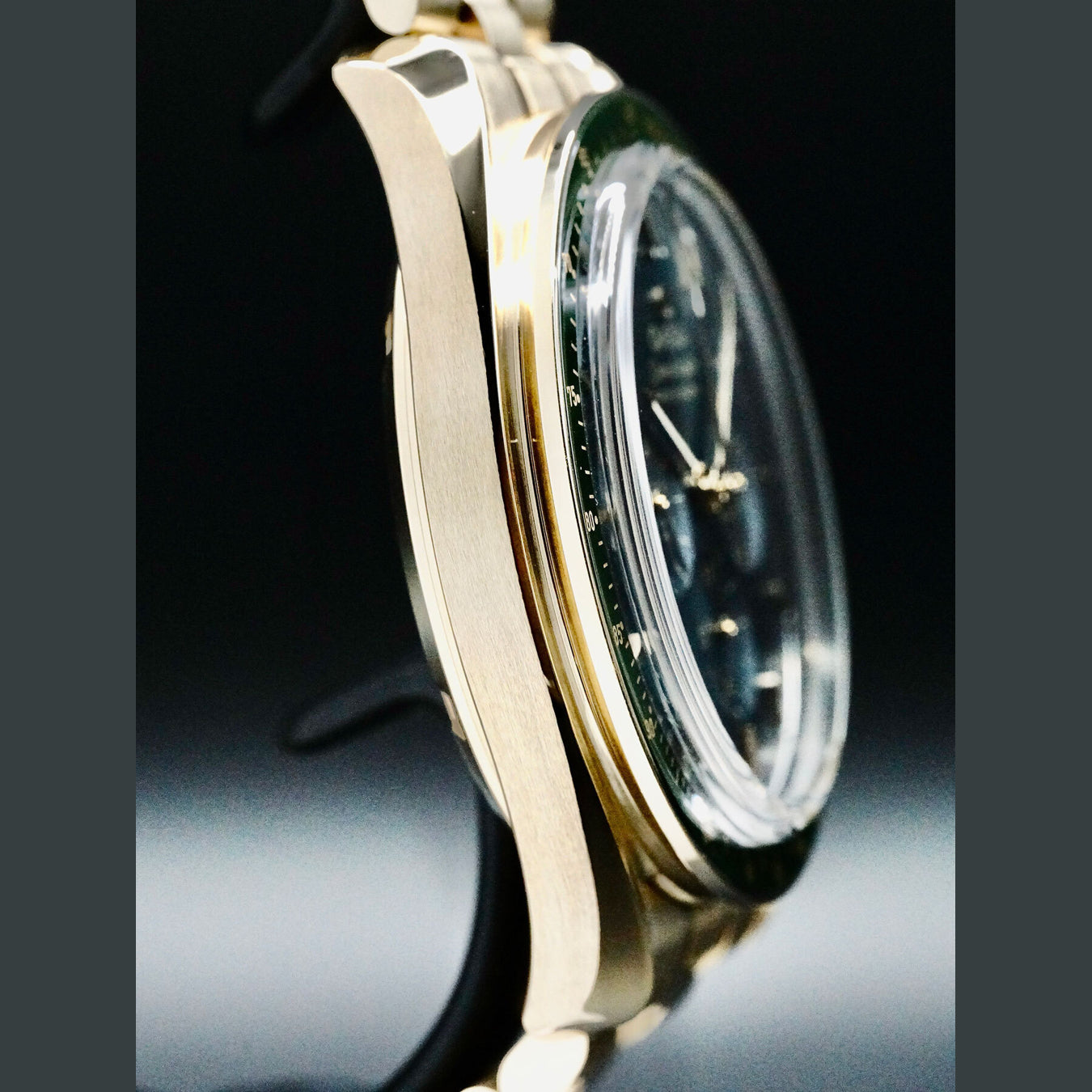 Omega 310.60.42.50.10.001 Moonwatch Professional Master Chronometer Moonshine Gold Green Dial on Bracelet