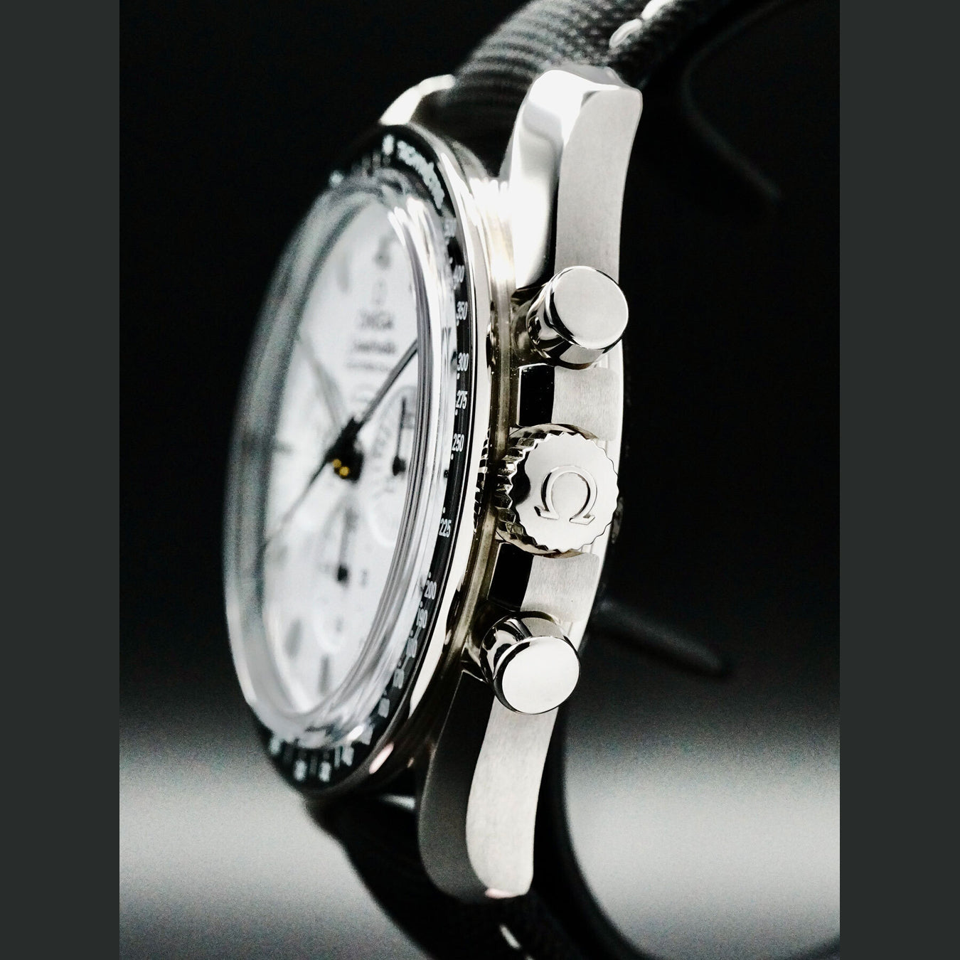 Omega 311.32.42.30.04.003 Speedmaster Snoopy