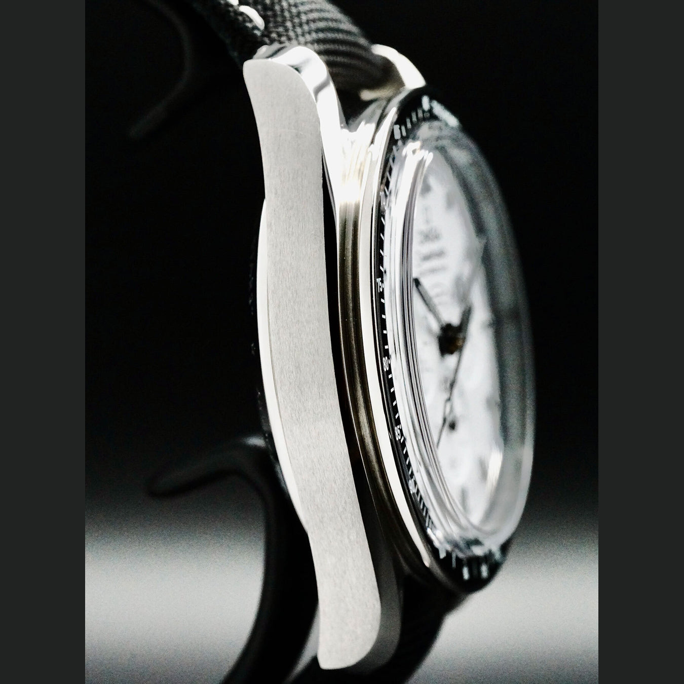 Omega 311.32.42.30.04.003 Speedmaster Snoopy