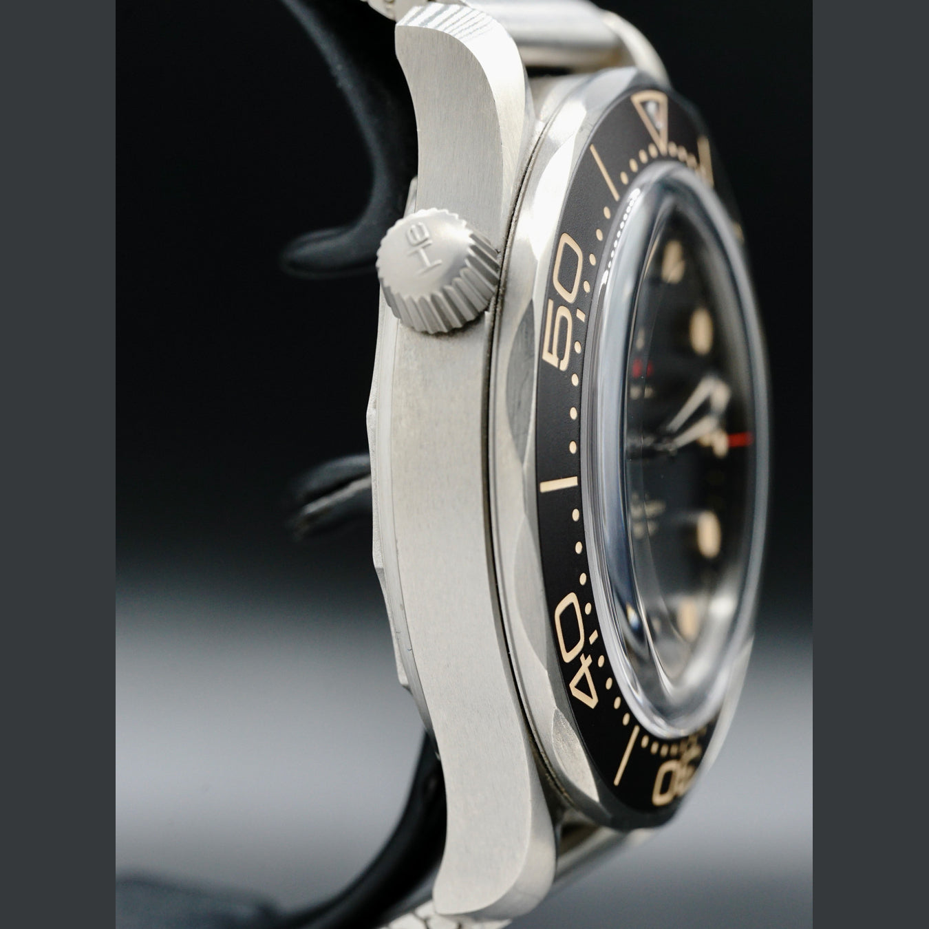 Omega 210.92.42.20.01.001 Seamaster Diver 300 007 Edition on NATO Strap