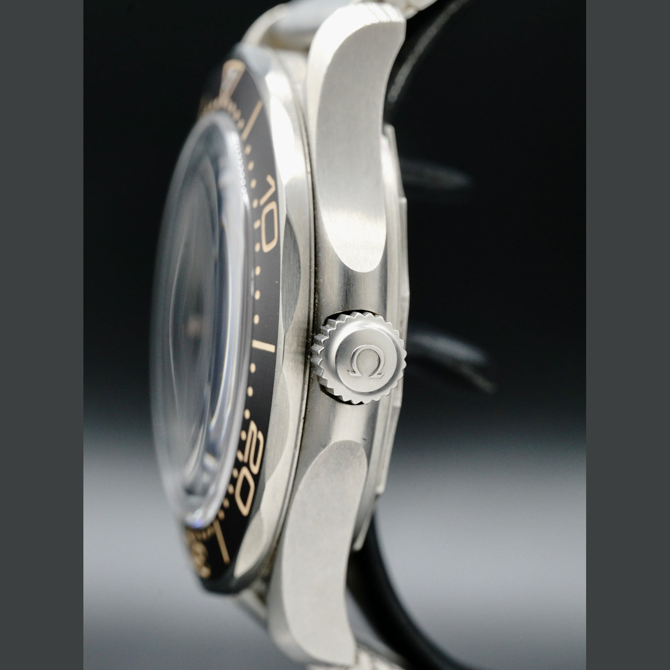 Omega 210.92.42.20.01.001 Seamaster Diver 300 007 Edition on NATO Strap
