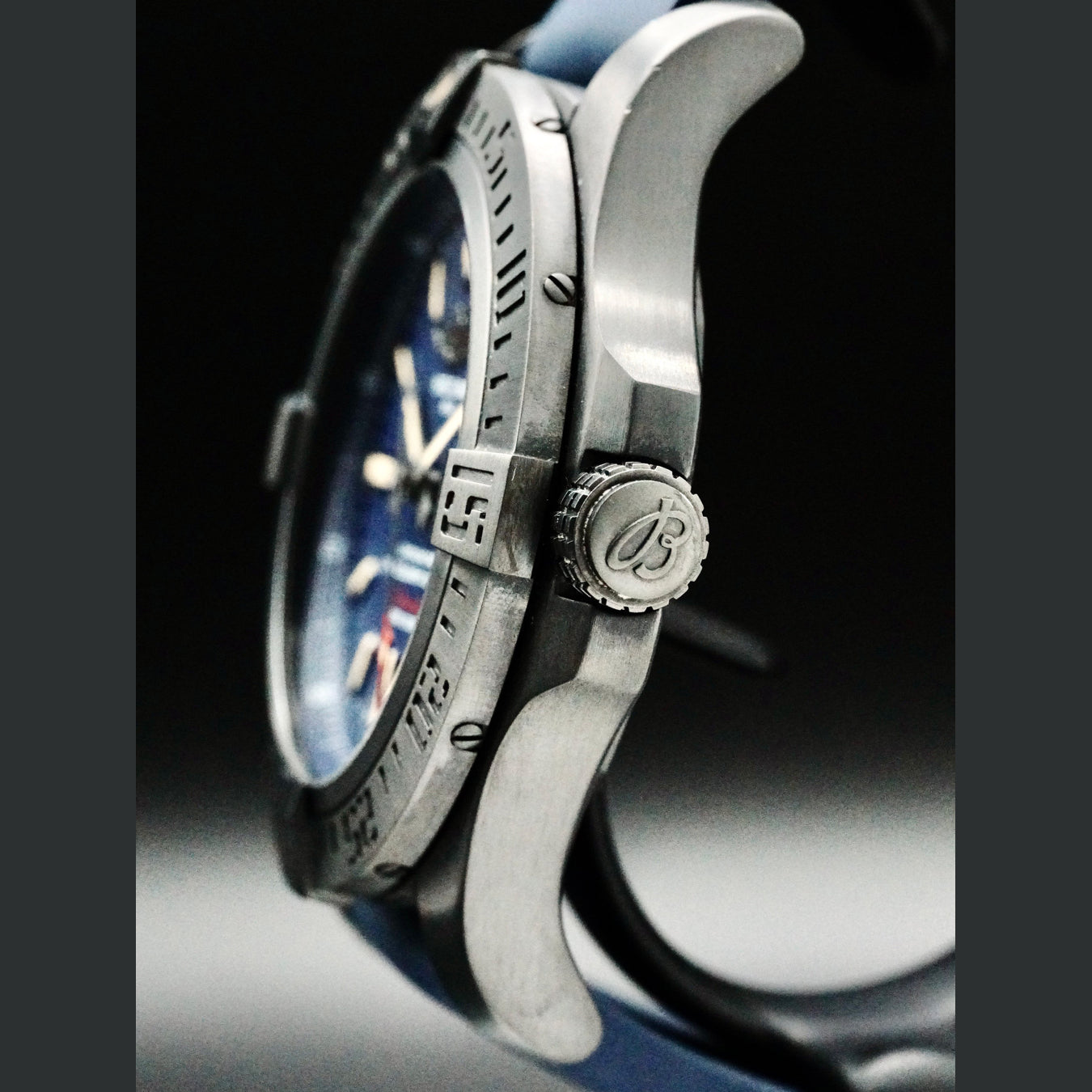 Breitling  V173104 Avenger Blackbird Blue Dial