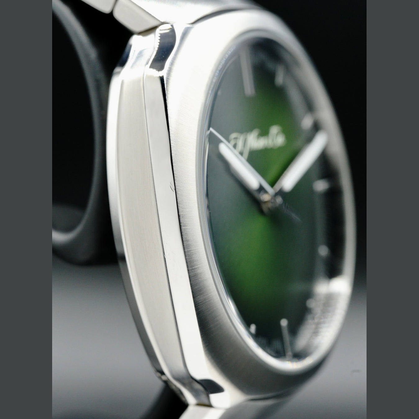 H. Moser & Cie. 6200-1200 Streamliner Green