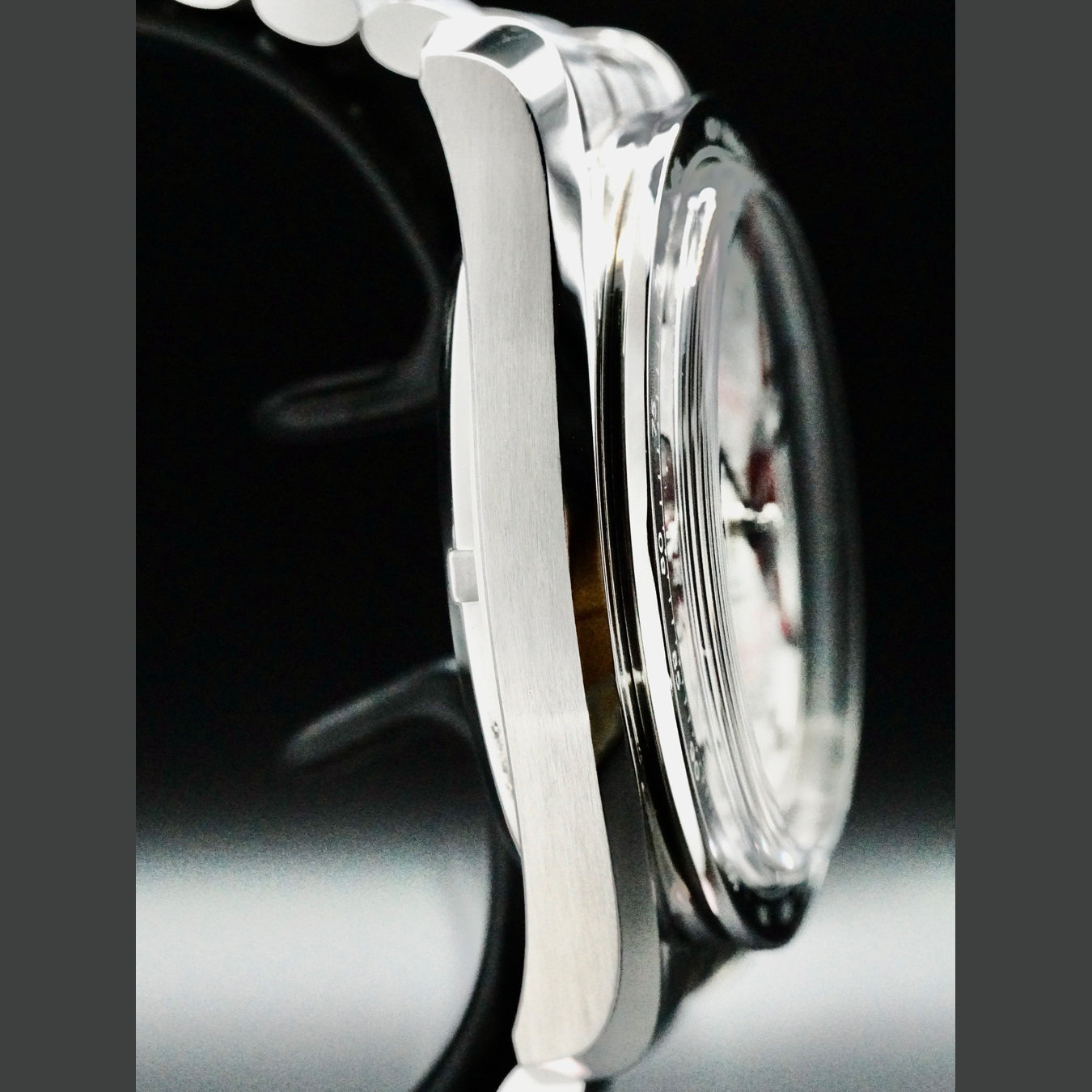 Omega 329.32.43.51.02.001 Speedmaster Chronoscope 43mm Silver & Black Dial on Strap