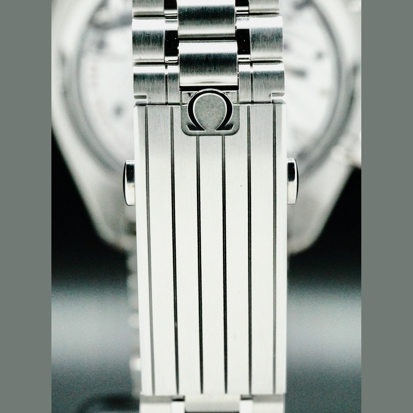 Omega 329.32.43.51.02.001 Speedmaster Chronoscope 43mm Silver & Black Dial on Strap