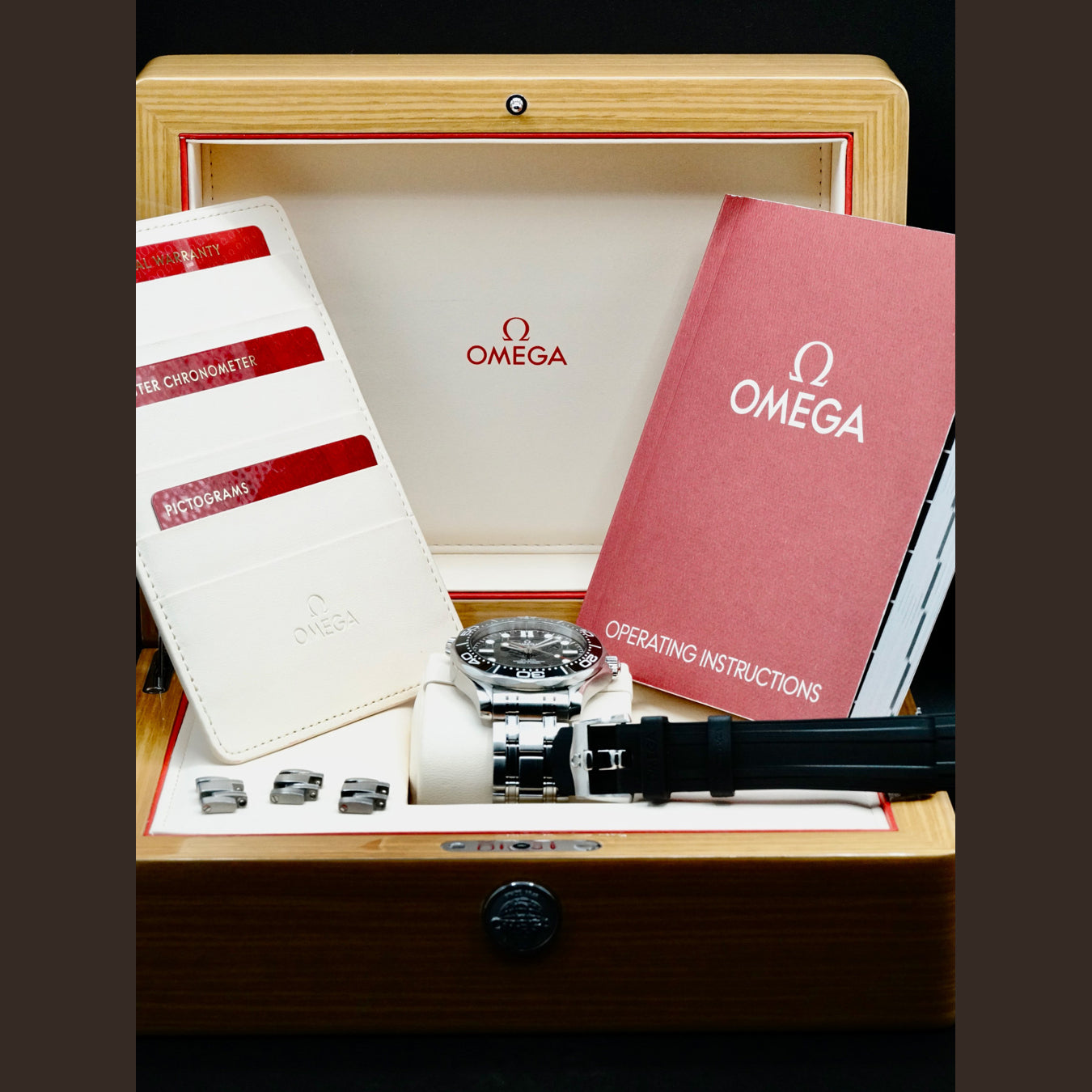 Omega 210.30.42.20.01.001  Seamaster 300 Master Chronometer