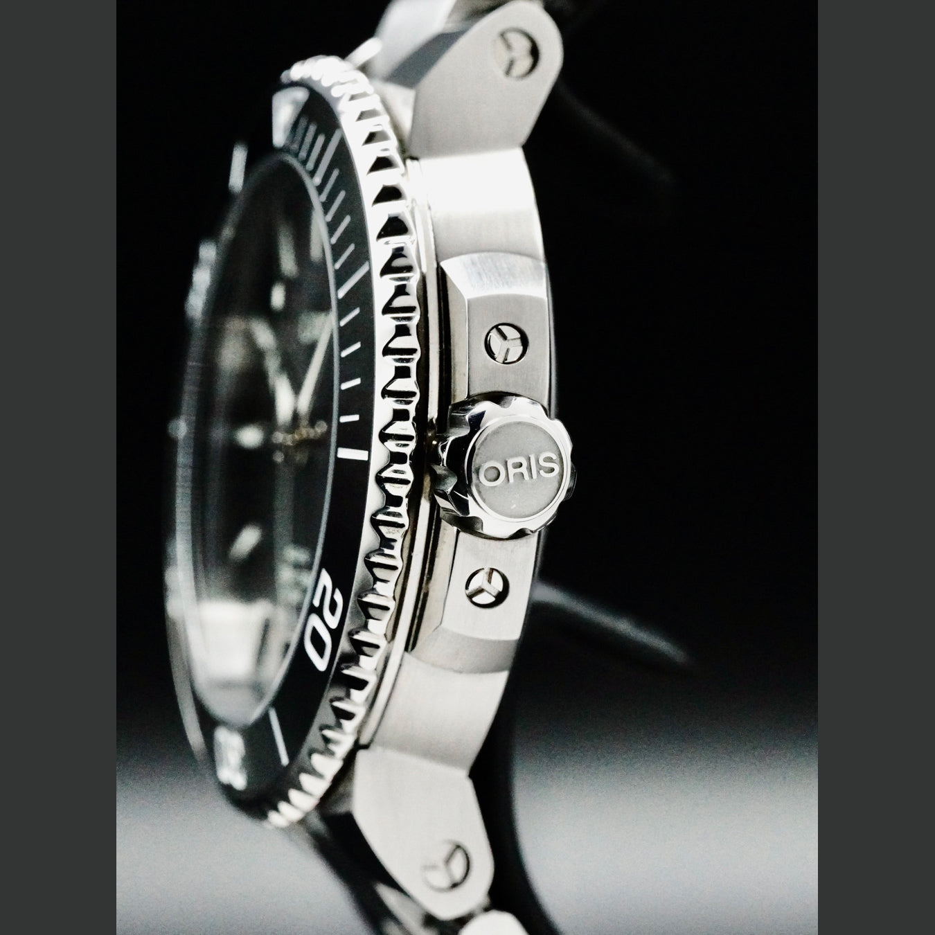 Oris 01 400 7769 4154-07 8 22 09PEB Aquis Date Calibre 400