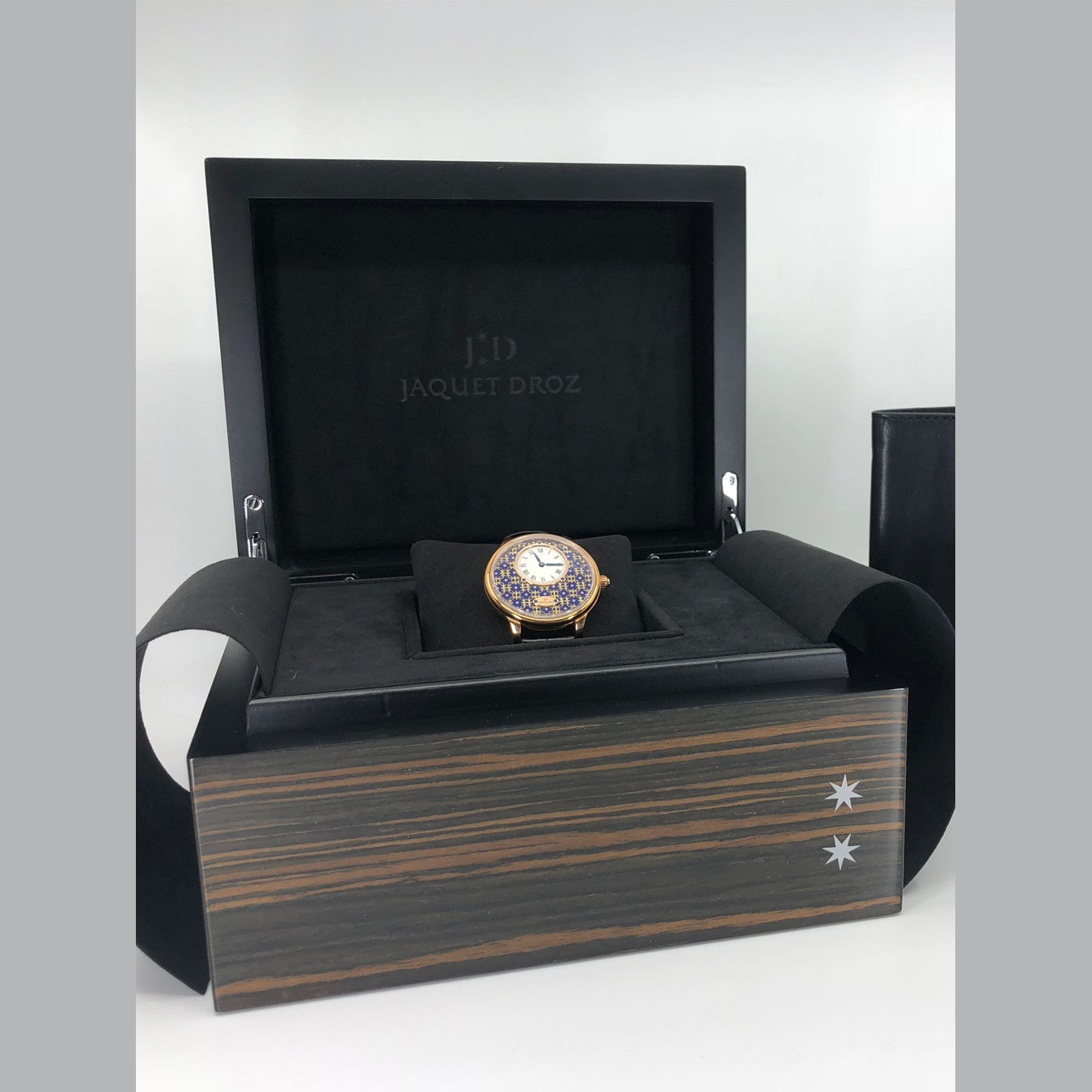 Jaquet Droz J005013243 Petite Heure Minute Paillonnee
