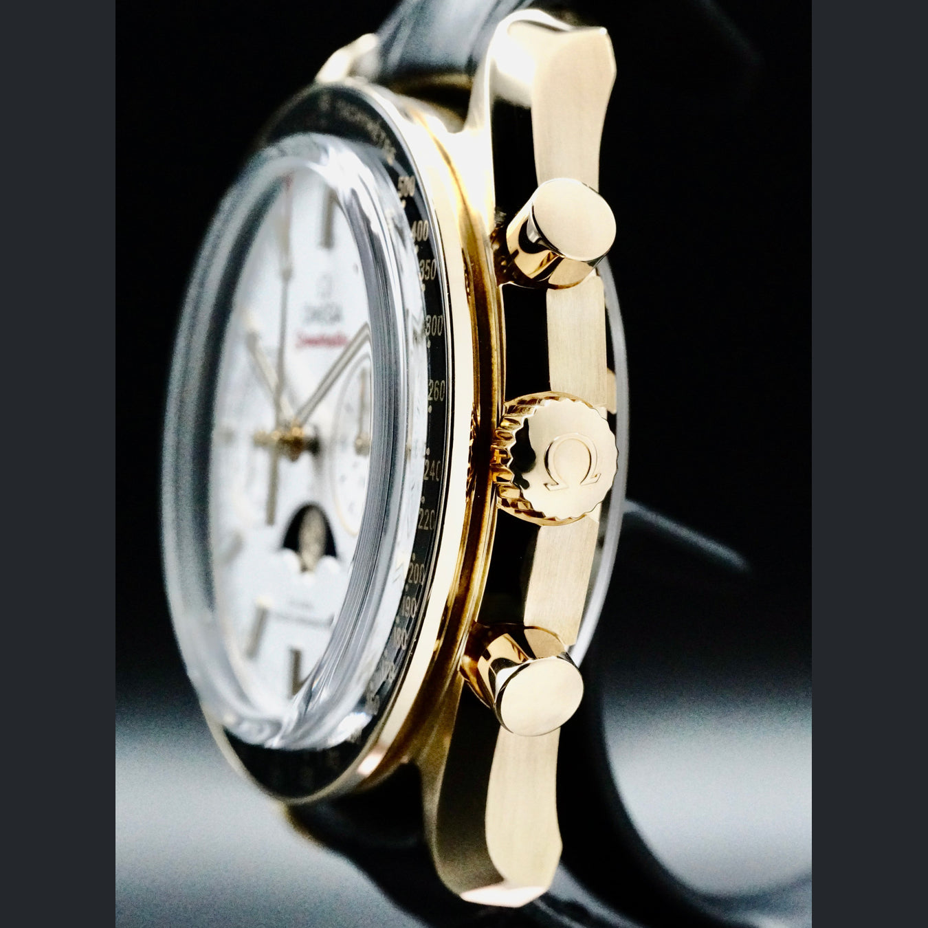 Omega Speedmaster Moonwatch Master Chronometer Moonphase Yellow Gold 304.63.44.52.02.001
