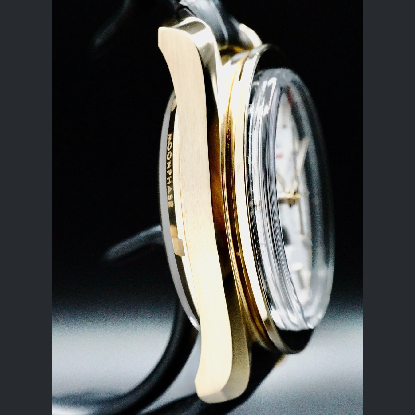 Omega Speedmaster Moonwatch Master Chronometer Moonphase Yellow Gold 304.63.44.52.02.001