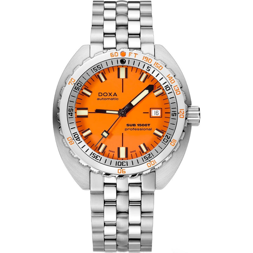DOXA 1500T Professional 883.10.351.10 on Bracelet