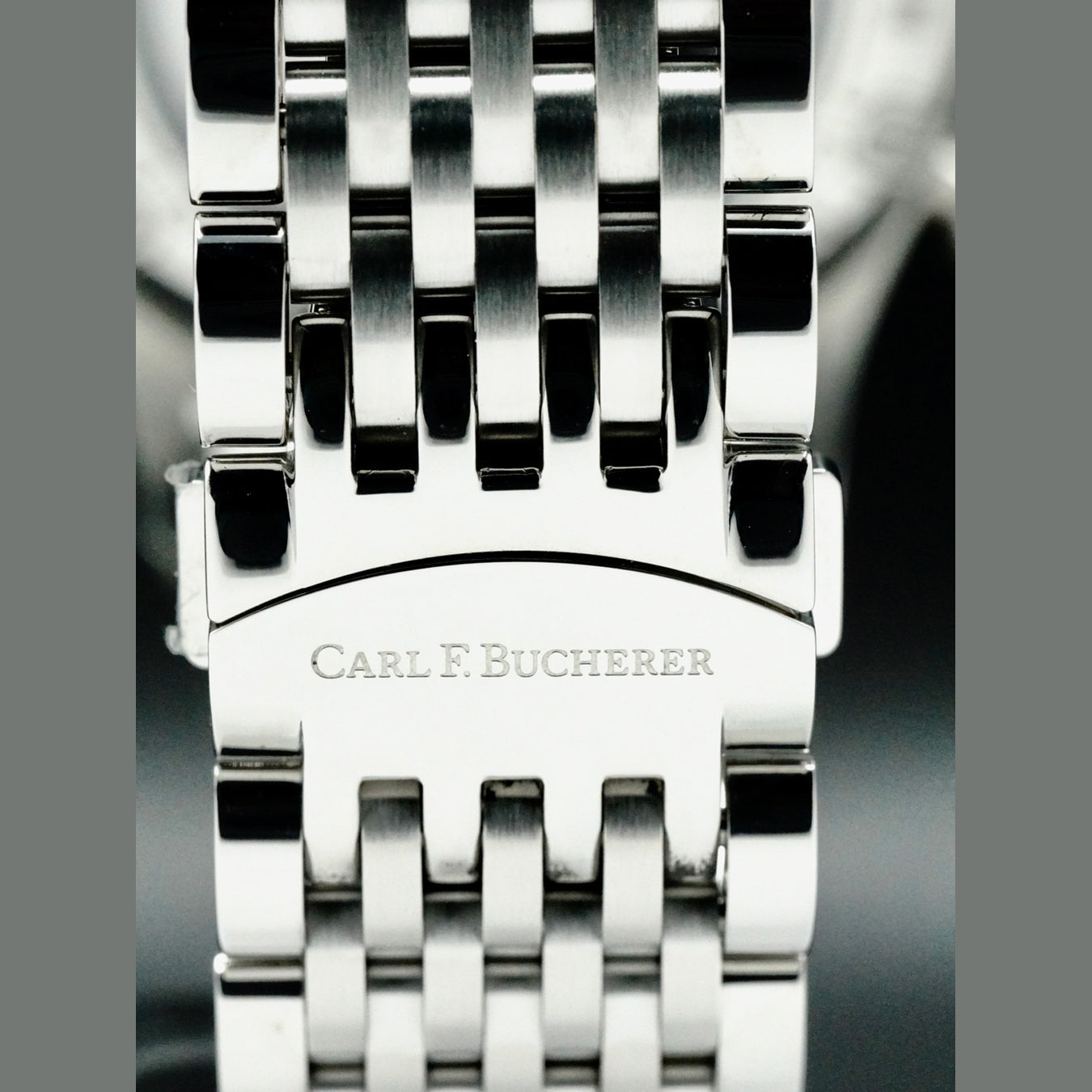 Carl F. Bucherer 00.10919.08.13.98 Manero Flyback Rainbow