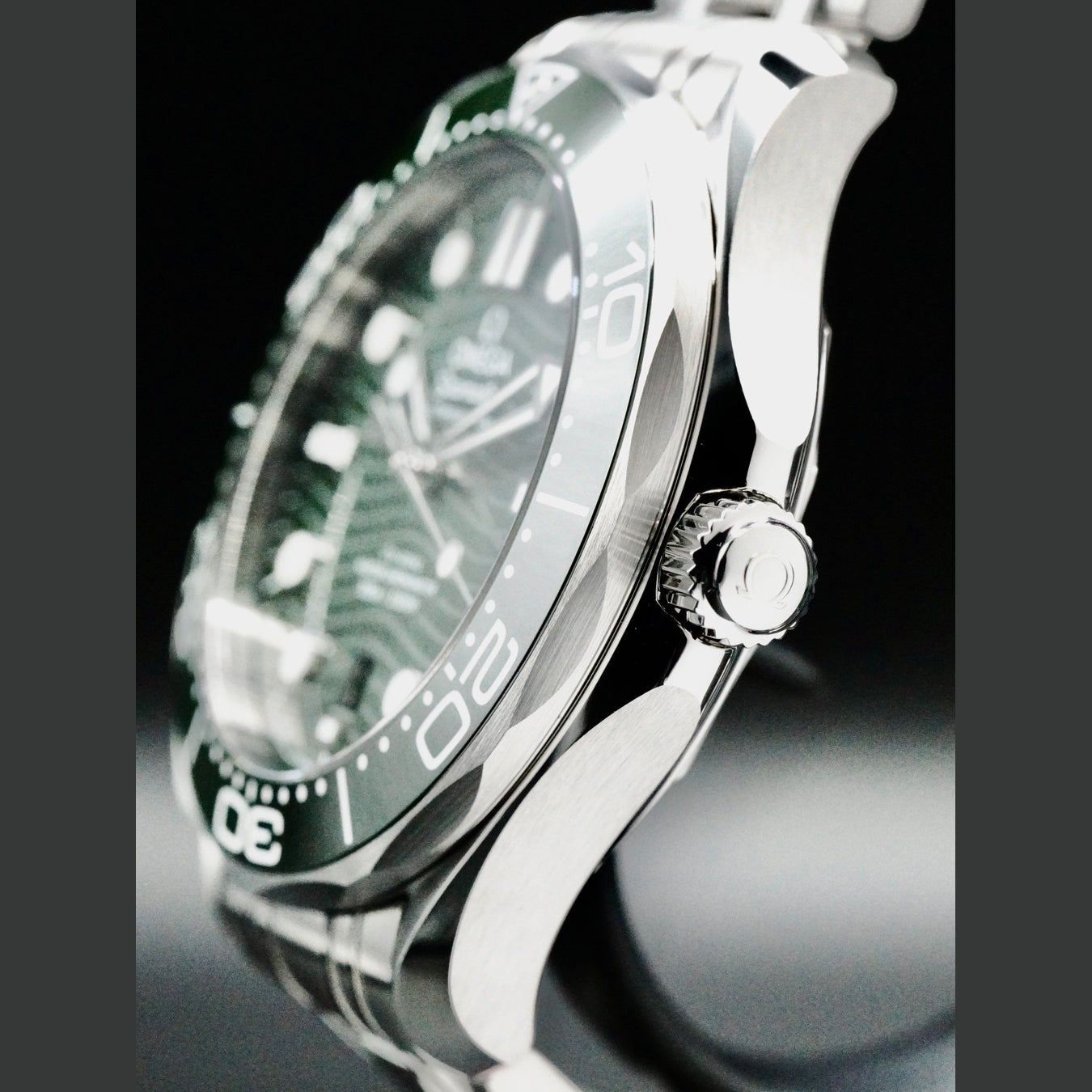 Omega 210.30.42.20.10.001 Seamaster Diver 300M Green Dial on Bracelet