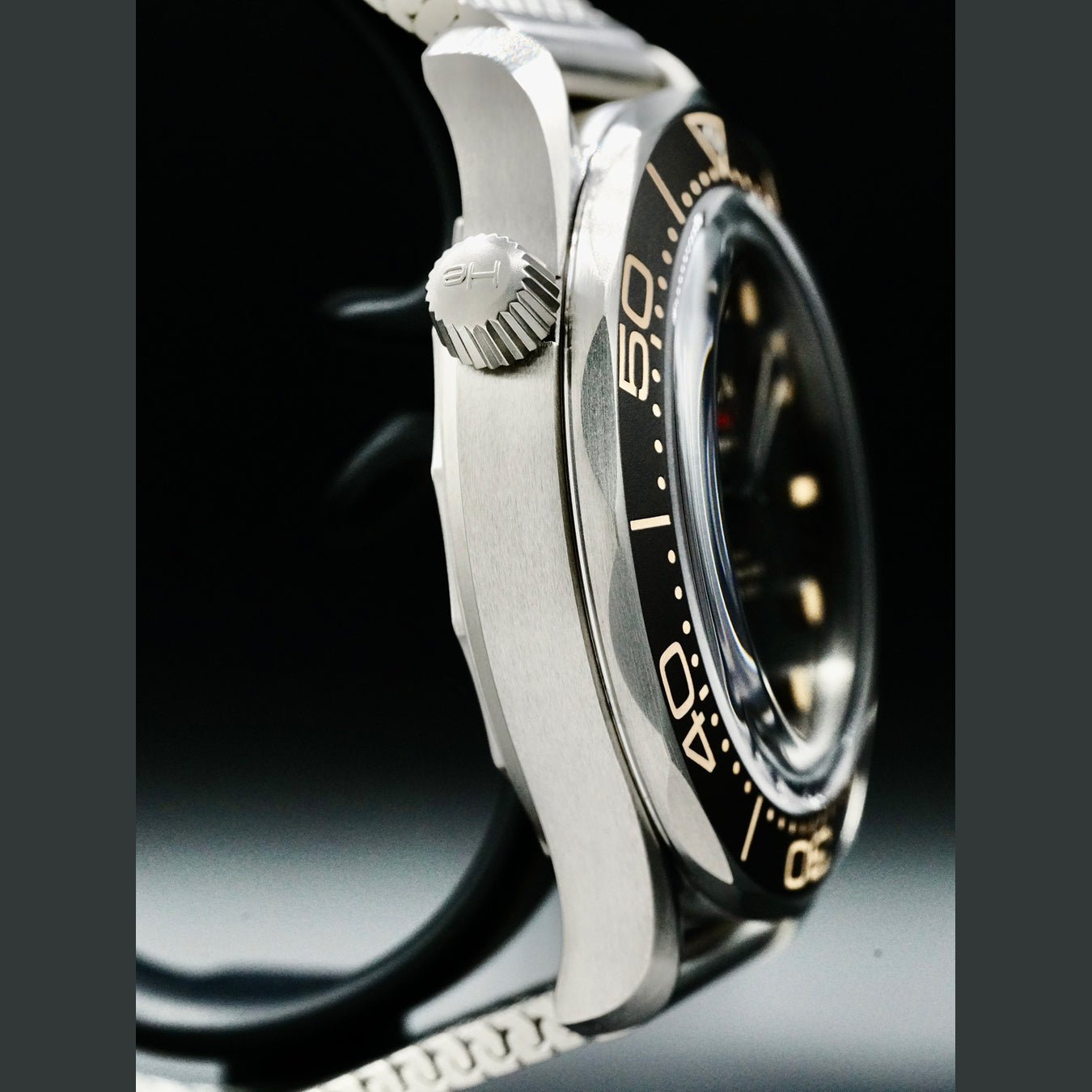 Omega Seamaster Diver 300 007 Edition 210.90.42.20.01.001