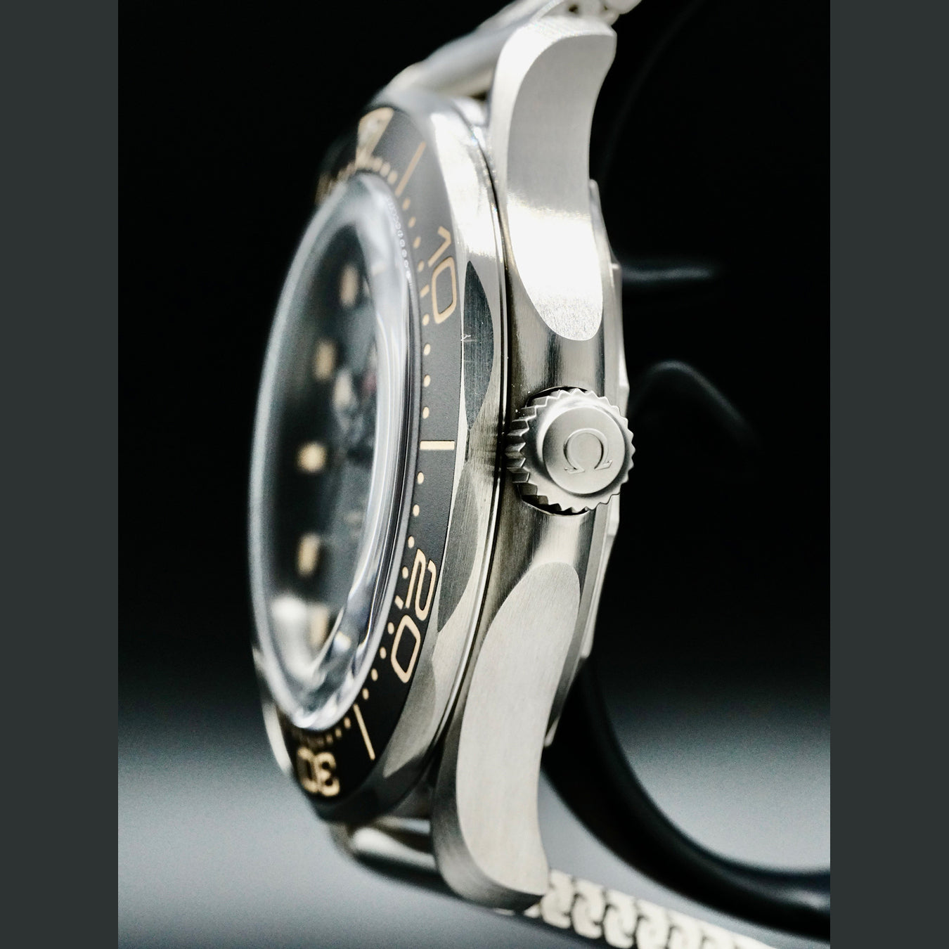 Omega Seamaster Diver 300 007 Edition 210.90.42.20.01.001
