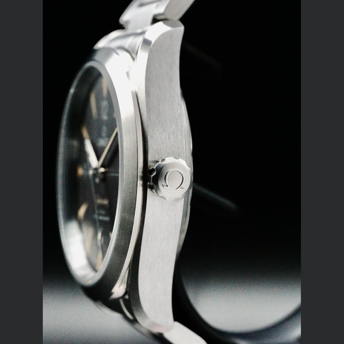Omega 220.10.40.20.01.001 Railmaster Co-Axial Master Chronometer 40mm on Bracelet