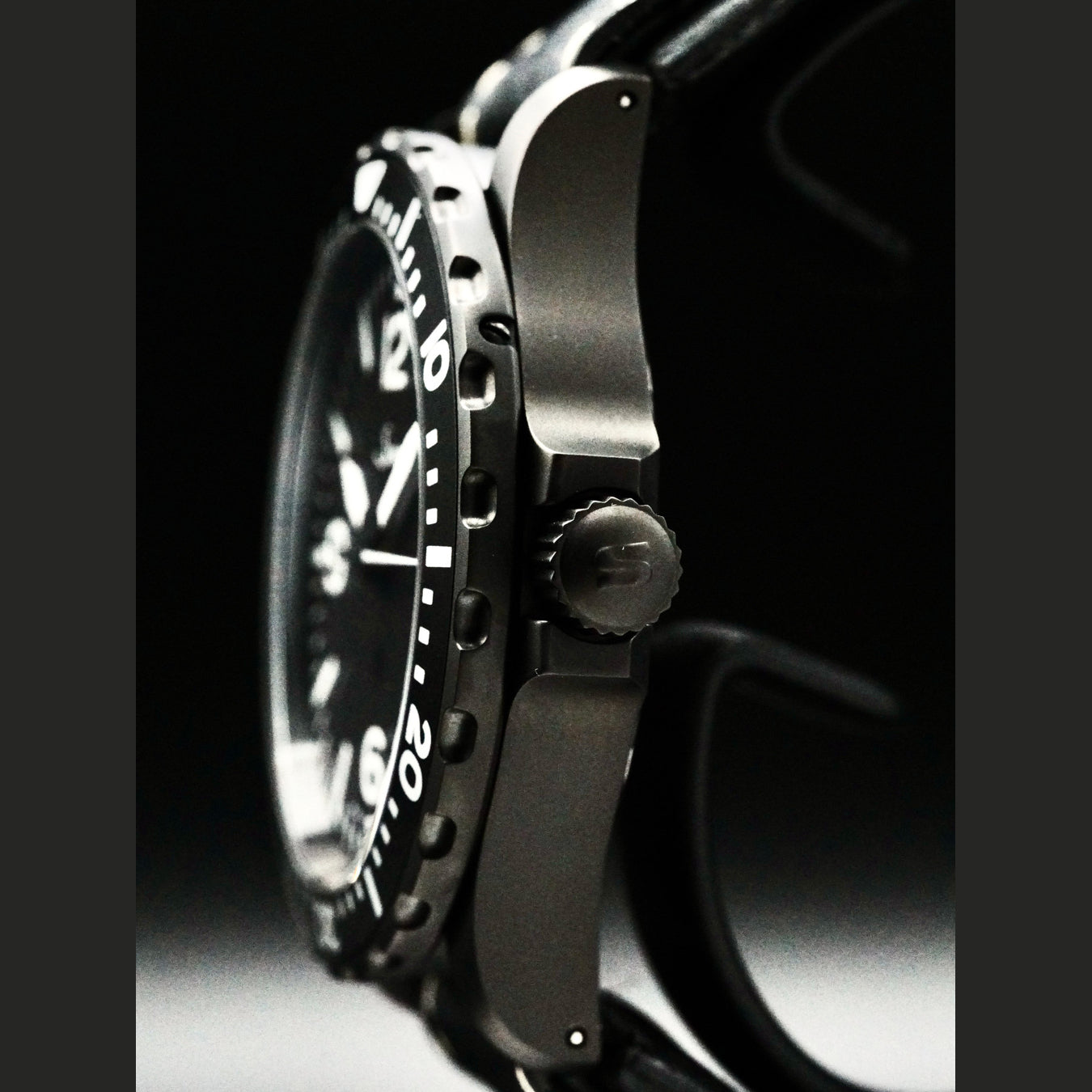 Sinn 857 Black Black Dial Solid Two-link Pilot Watch 40mm