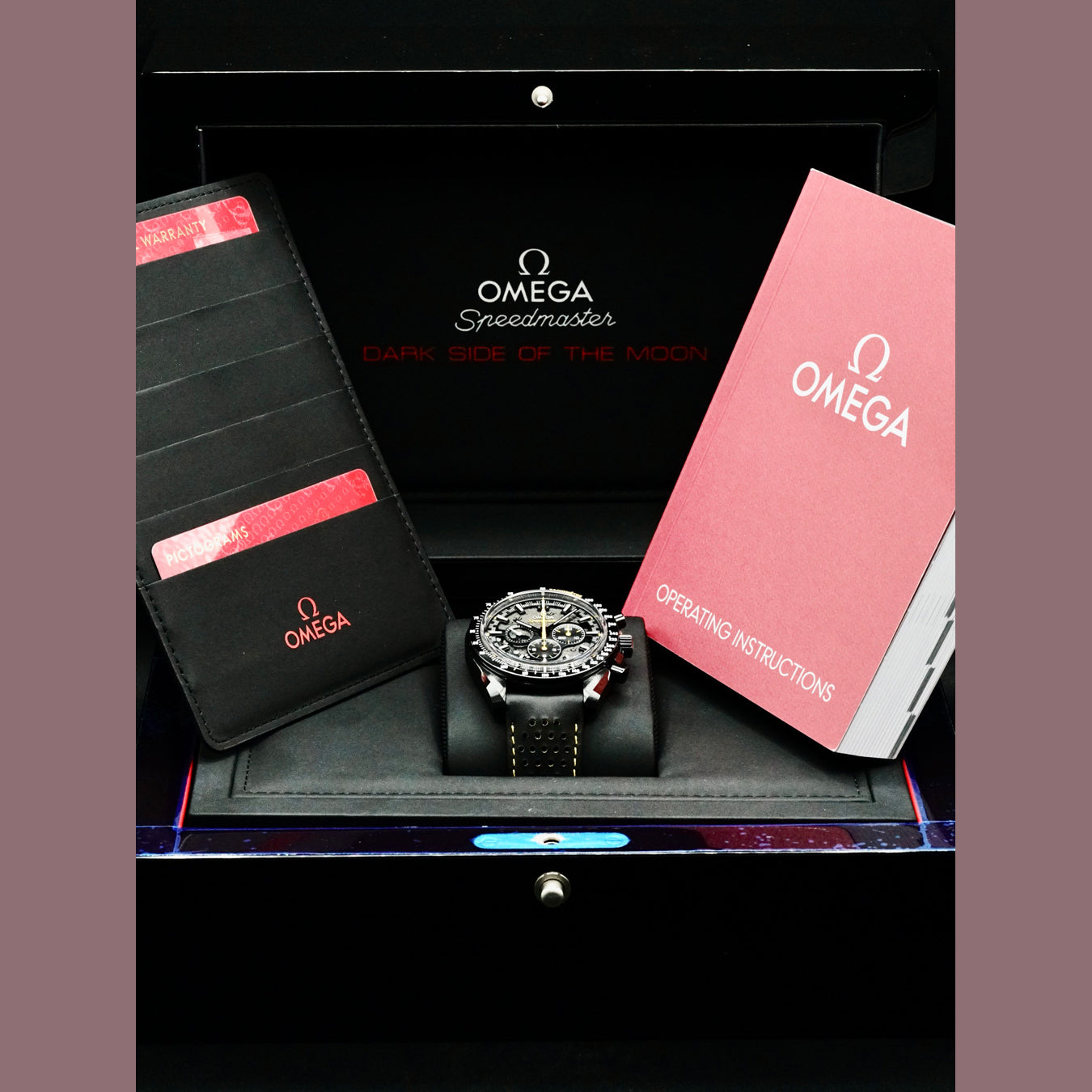 Omega 311.92.44.30.01.001 Speedmaster Moonwatch Dark Side of the Moon Apollo 8