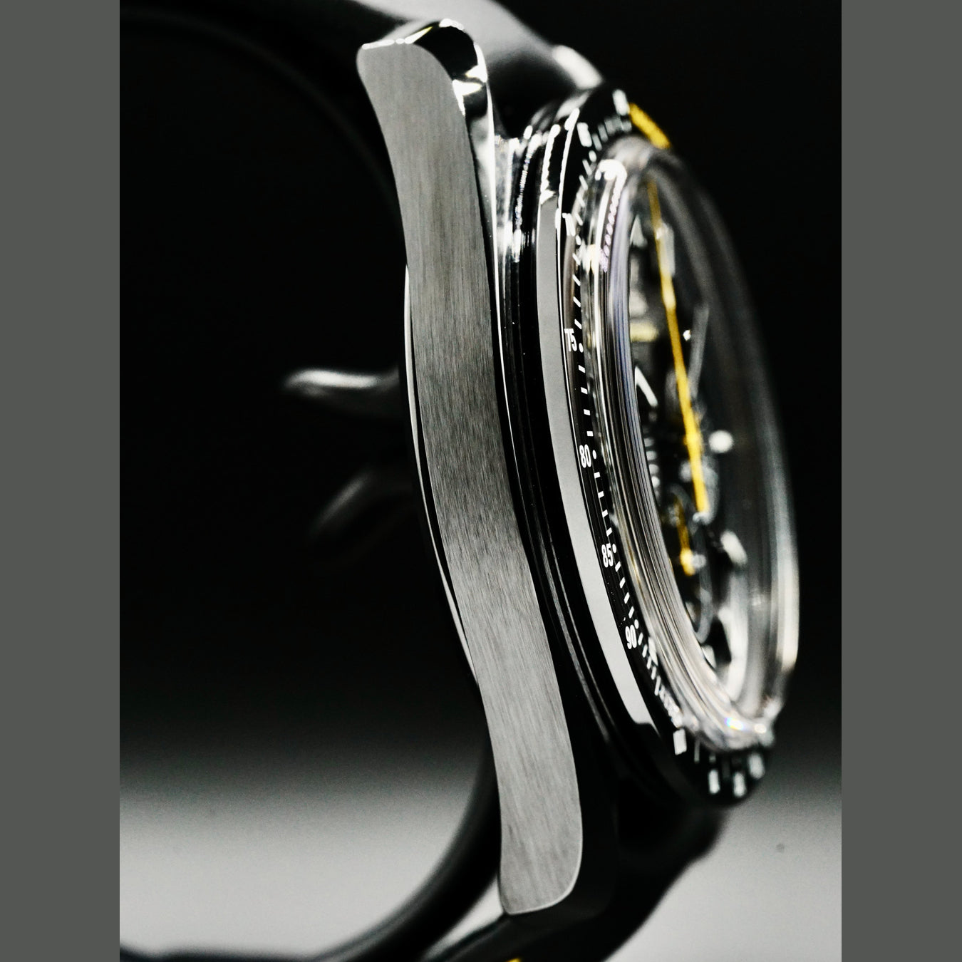 Omega 311.92.44.30.01.001 Speedmaster Moonwatch Dark Side of the Moon Apollo 8