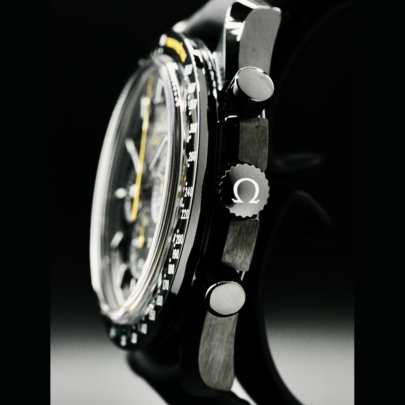 Omega 311.92.44.30.01.001 Speedmaster Moonwatch Dark Side of the Moon Apollo 8