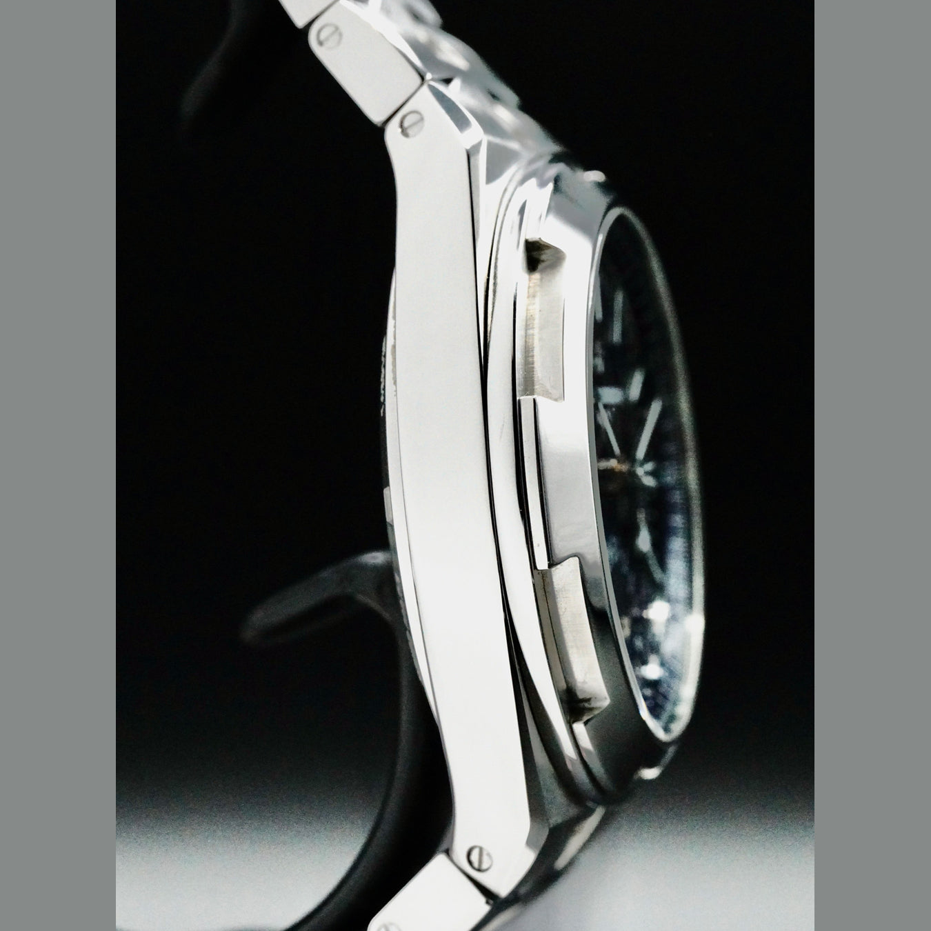 Vacheron Constantin 7900V/110A-B334 Overseas Dual Time