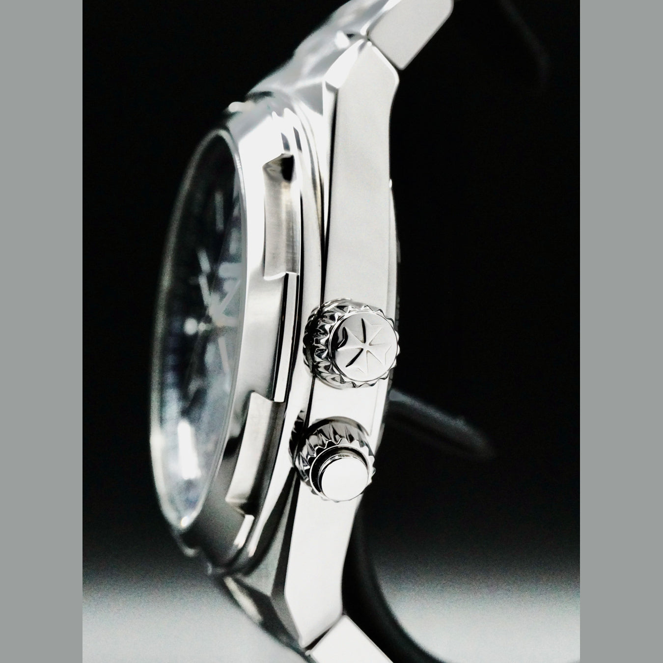 Vacheron Constantin 7900V/110A-B334 Overseas Dual Time