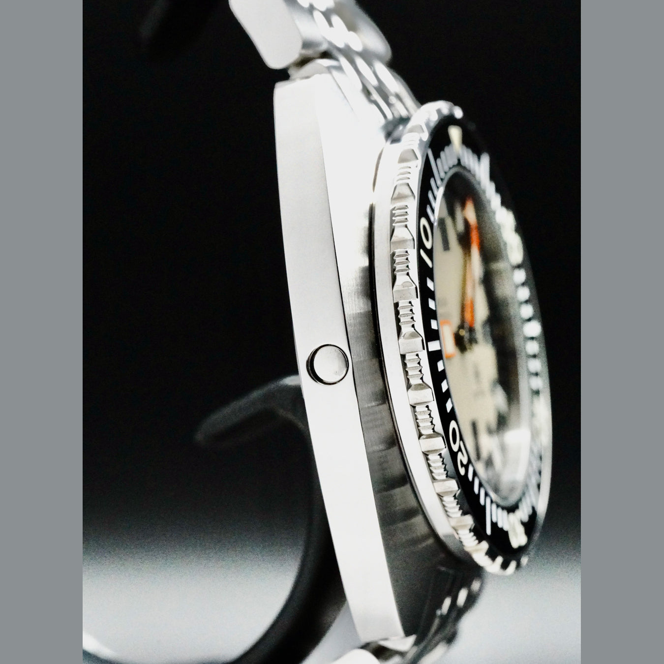 DOXA Army Stainless Steel Bezel 785.10.031.10 on Bracelet