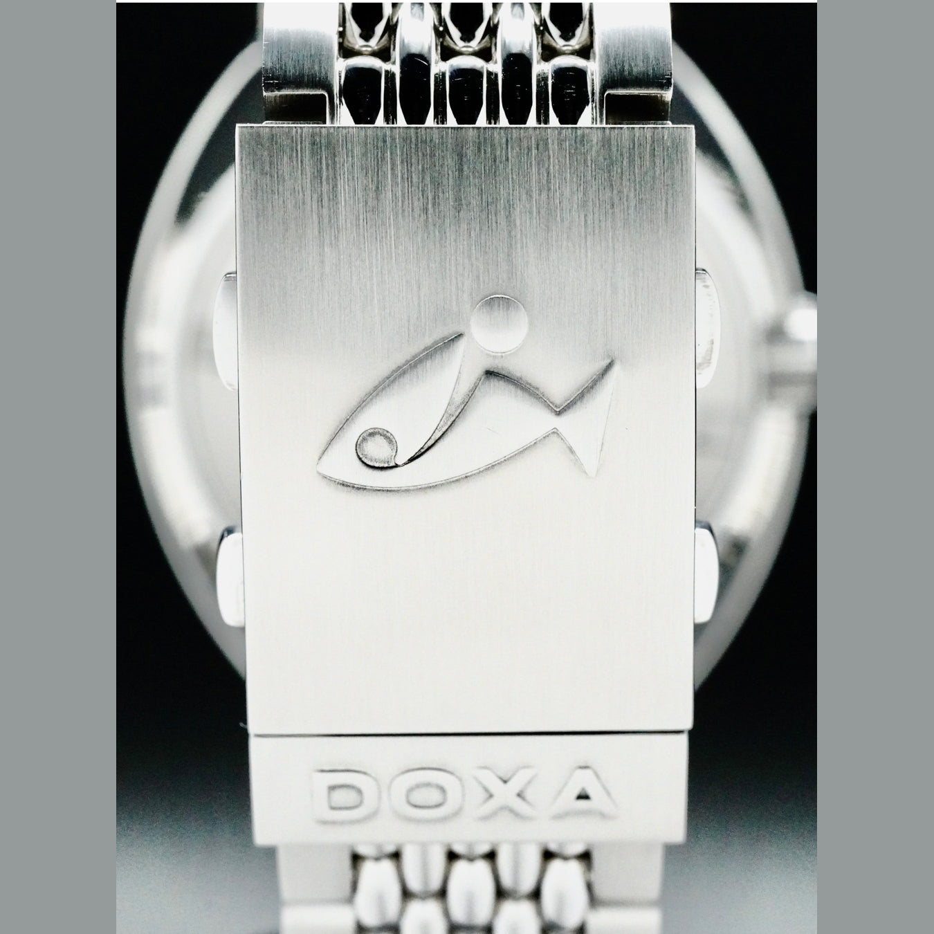 DOXA Army Stainless Steel Bezel 785.10.031.10 on Bracelet