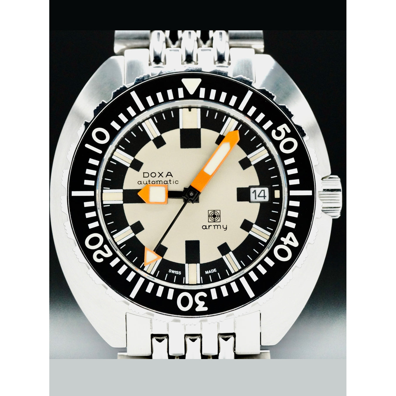 DOXA Army Stainless Steel Bezel 785.10.031.10 on Bracelet